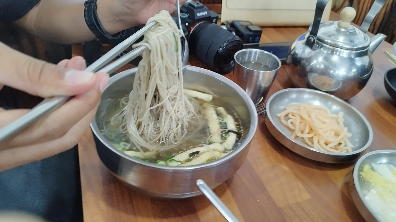 Mi soba kuah dingin di Aewolli.