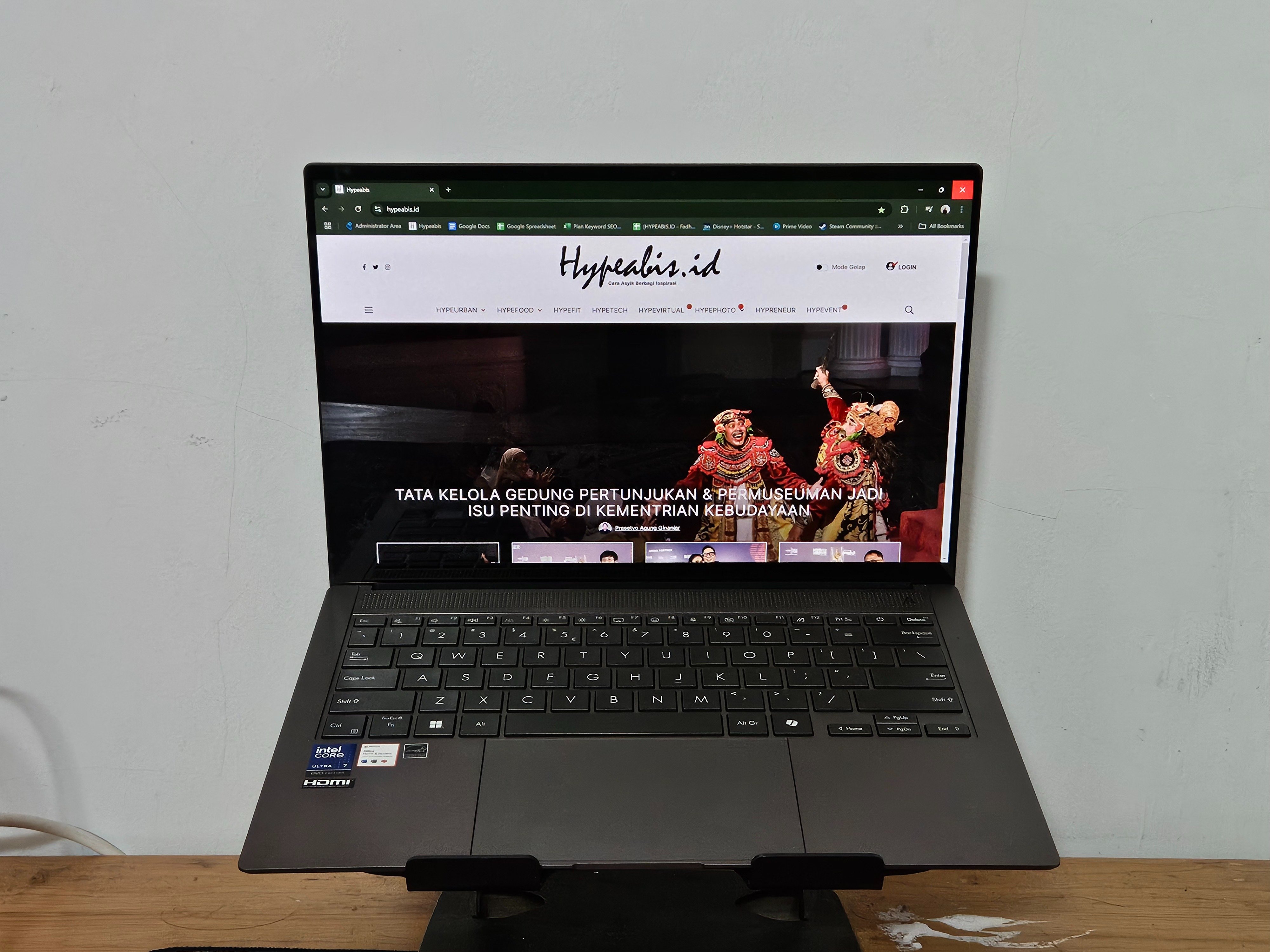 ASUS Zenbook S 14 OLED 2024 (Sumber gambar: Hypeabis.id/Syaiful M) 