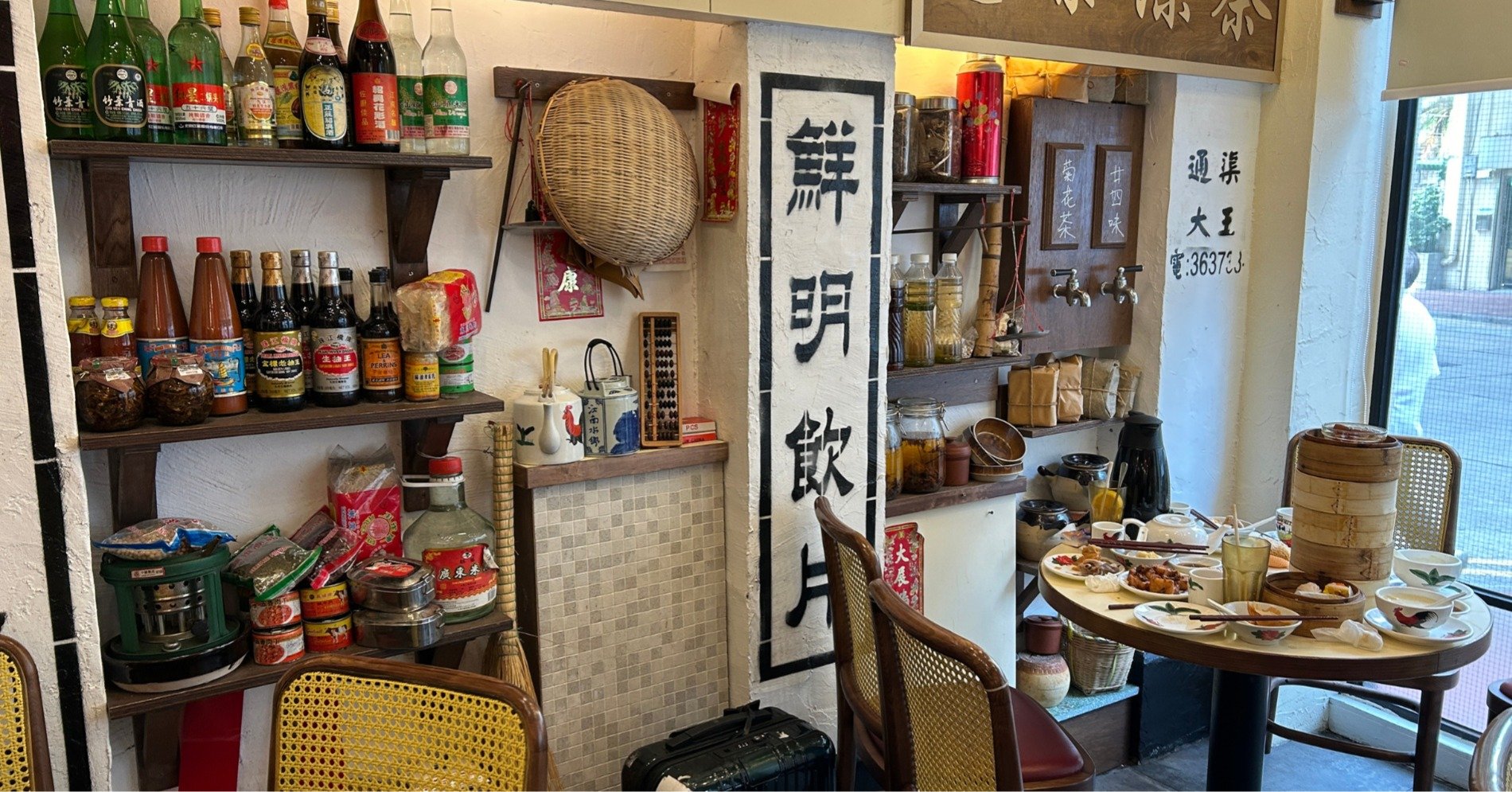 Suasana interior Old Fung Tea House (Sumber gambar: Hypeabis.id/M. Taufikul Basari)