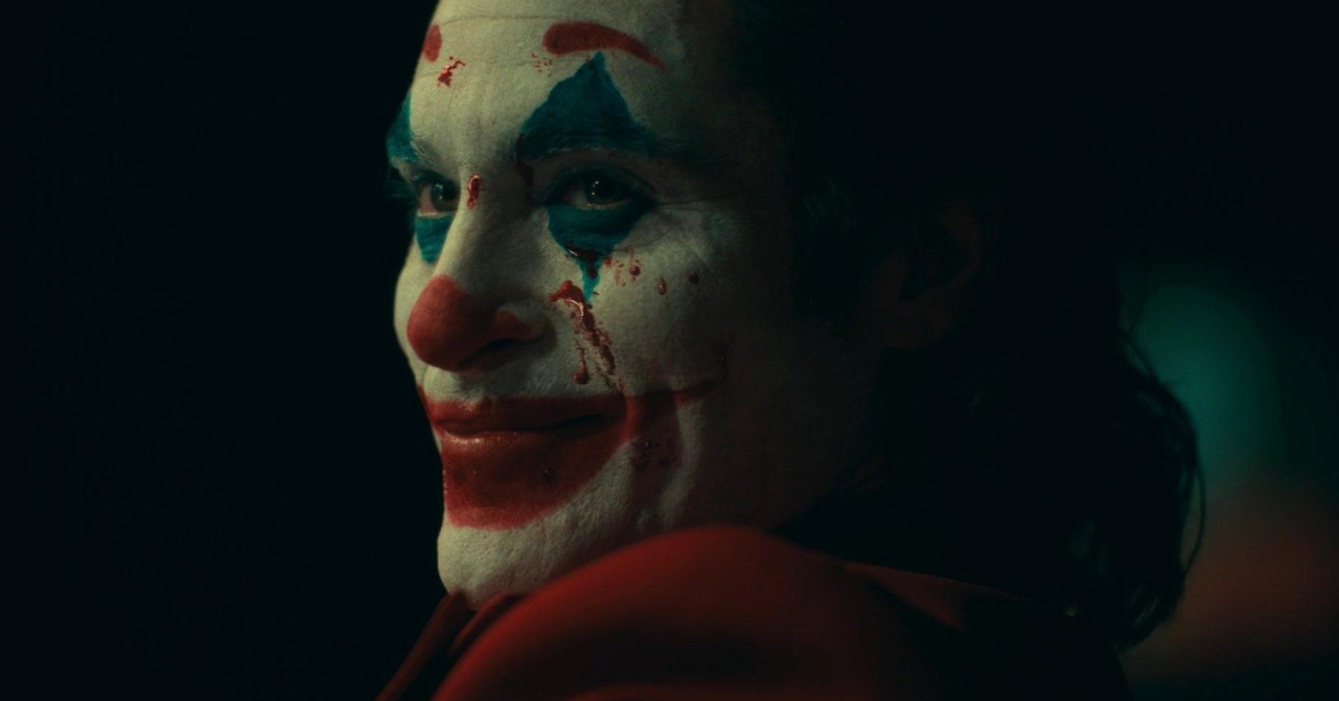 Arthur Fleck (Joaquin Phoenix), seorang komedian gagal yang berubah menjadi sosok Joker yang ikonis. (Sumber gambar: IMDb)