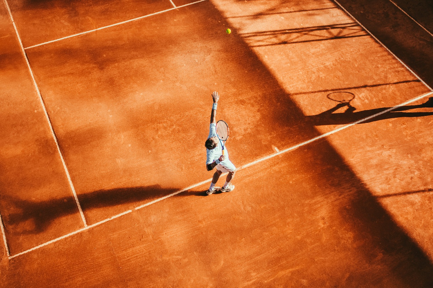 Padel & Tenis (Sumber gambar: Unsplash/ Moises Alex)