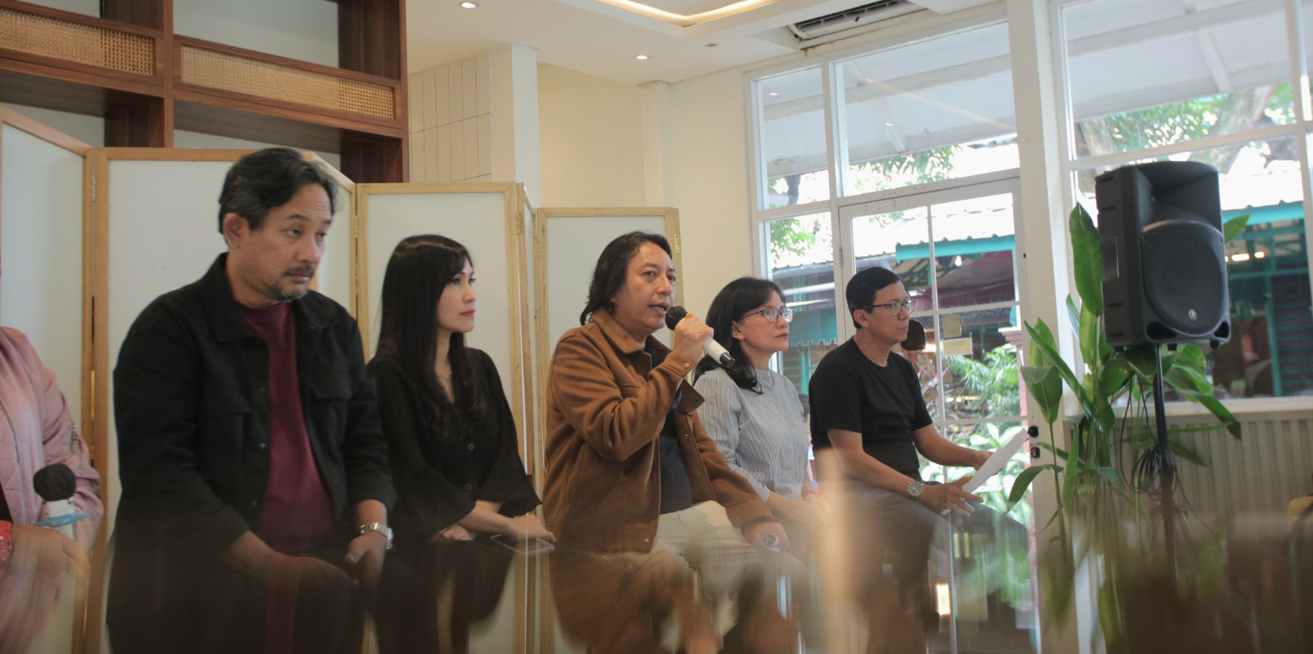 President Director WAMI Adi Adrian, Managing Director WAMI Suseno A Prasetyo, Pencipta lagu Makki O Parikesit, Badan pengawas WAMI Damayanti Ariandini, pencipta lagu Fia Fellow(Sumber gambar: Nadhif Alwan/Hypeabis.id) President Director WAMI Adi Adrian, Managing Director WAMI Suseno A Prasetyo, Pencipta lagu Makki O Parikesit, Badan pengawas WAMI Damayanti Ariandini, pencipta lagu Fia Fellow(Sumber gambar: Nadhif Alwan/Hypeabis.id)