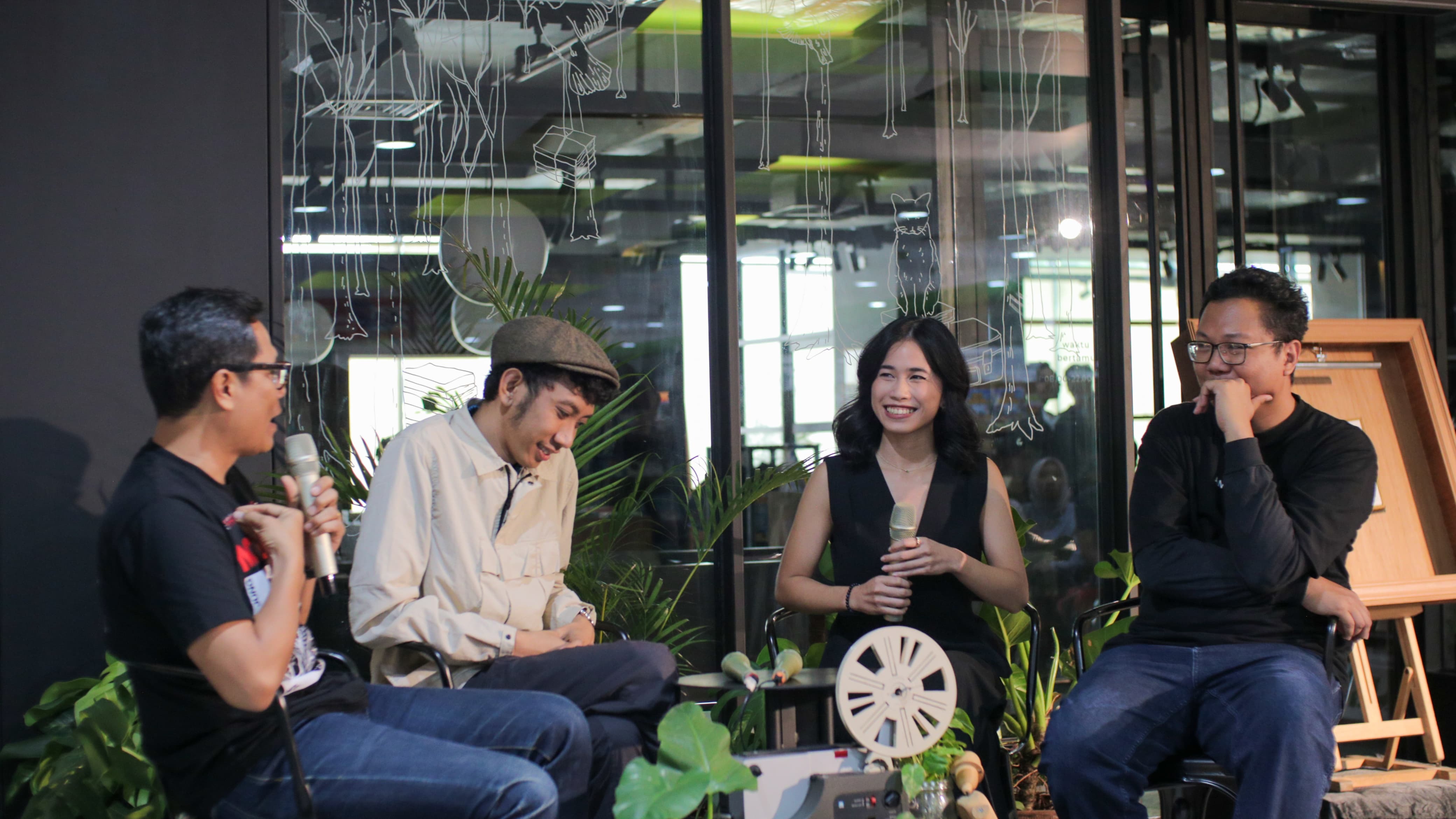 Diskusi pembukaan Makarya di Gramedia Matraman, Jakarta (Sumber gambar: Hypeabis.id/ Nadhif Alwan Kamil)