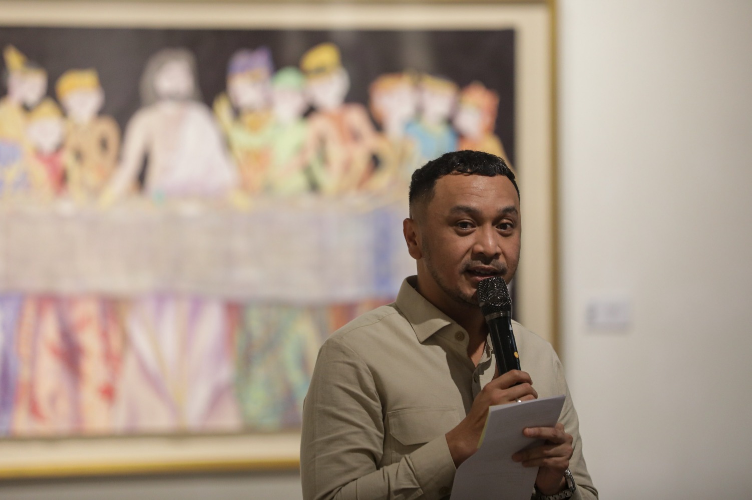 Wakil Menteri Kebudayaan Giring Ganesha memberikan kata sambutan saat pembukaan pameran bertajuk The Holy Journey di Galeri Zen1, Jakarta, Selasa (26/11/2024). (Sumber gambar: : Bisnis/Arief Hermawan P) Wakil Menteri Kebudayaan Giring Ganesha memberikan kata sambutan saat pembukaan pameran bertajuk The Holy Journey di Galeri Zen1, Jakarta, Selasa (26/11/2024). (Sumber gambar: : Bisnis/Arief Hermawan P)