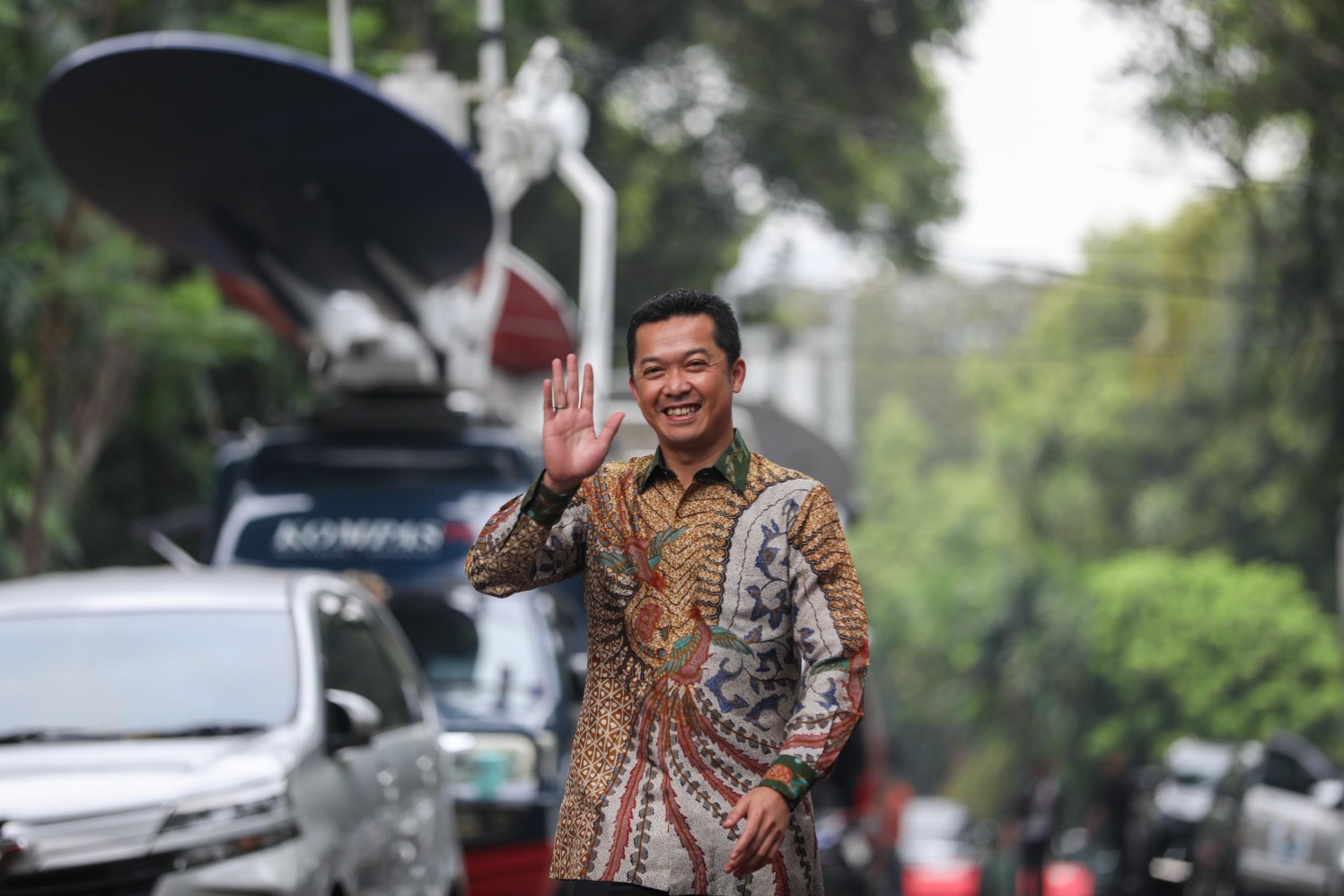 Atlet Taufik Hidayat menyapa wartawan setibanya di kediaman Presiden Terpilih Prabowo Subianto di Jakarta, Selasa (15/10/2024). (Sumber gambar: Bisnis/Himawan L Nugraha) Atlet Taufik Hidayat menyapa wartawan setibanya di kediaman Presiden Terpilih Prabowo Subianto di Jakarta, Selasa (15/10/2024). (Sumber gambar: Bisnis/Himawan L Nugraha)