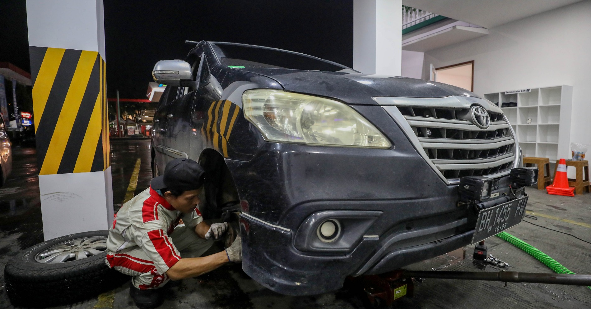 Perawatan mobil (Sumber gambar: JIBI/Bisnis/Eusebio Chrysnamurti)