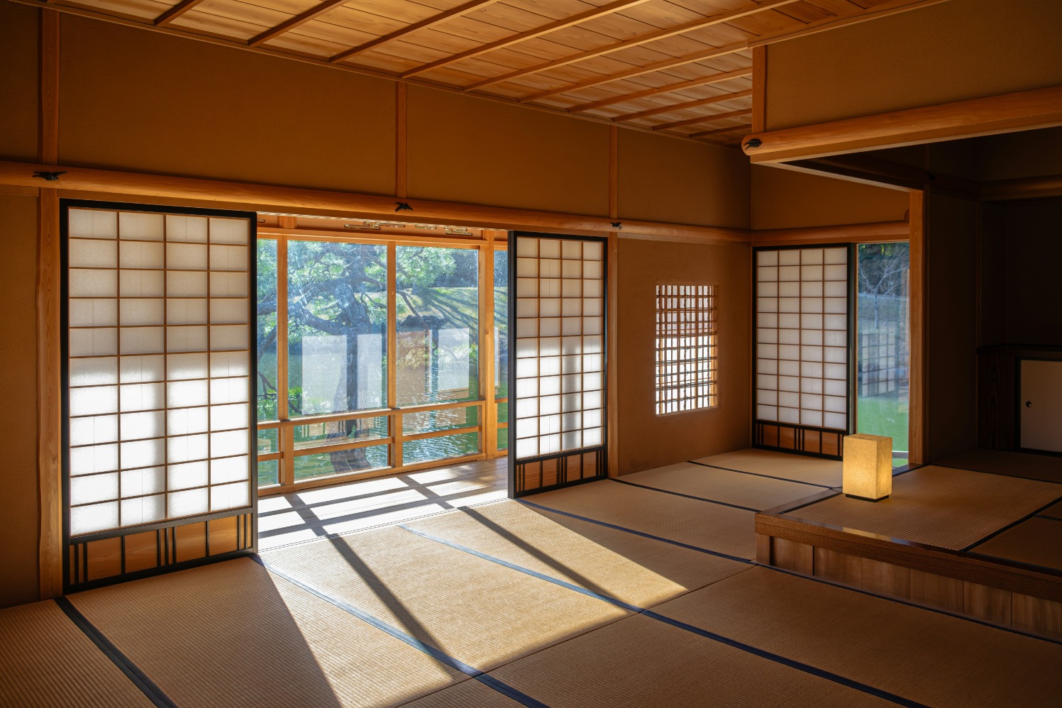 Penggunaan pintu geser di rumah Jepang. (Sumber gambar: Viviana N/Unsplash)