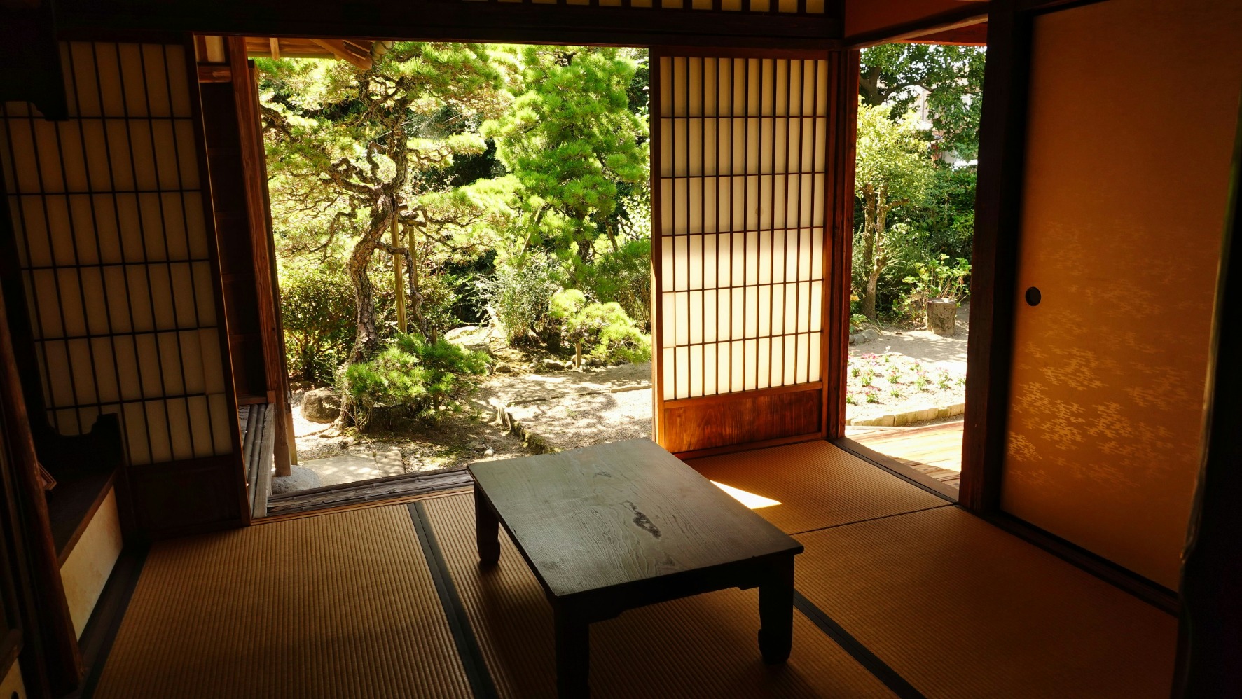 Penggunaan pintu geser di rumah Jepang. (Sumber gambar: Winged Jedi/Unsplash)