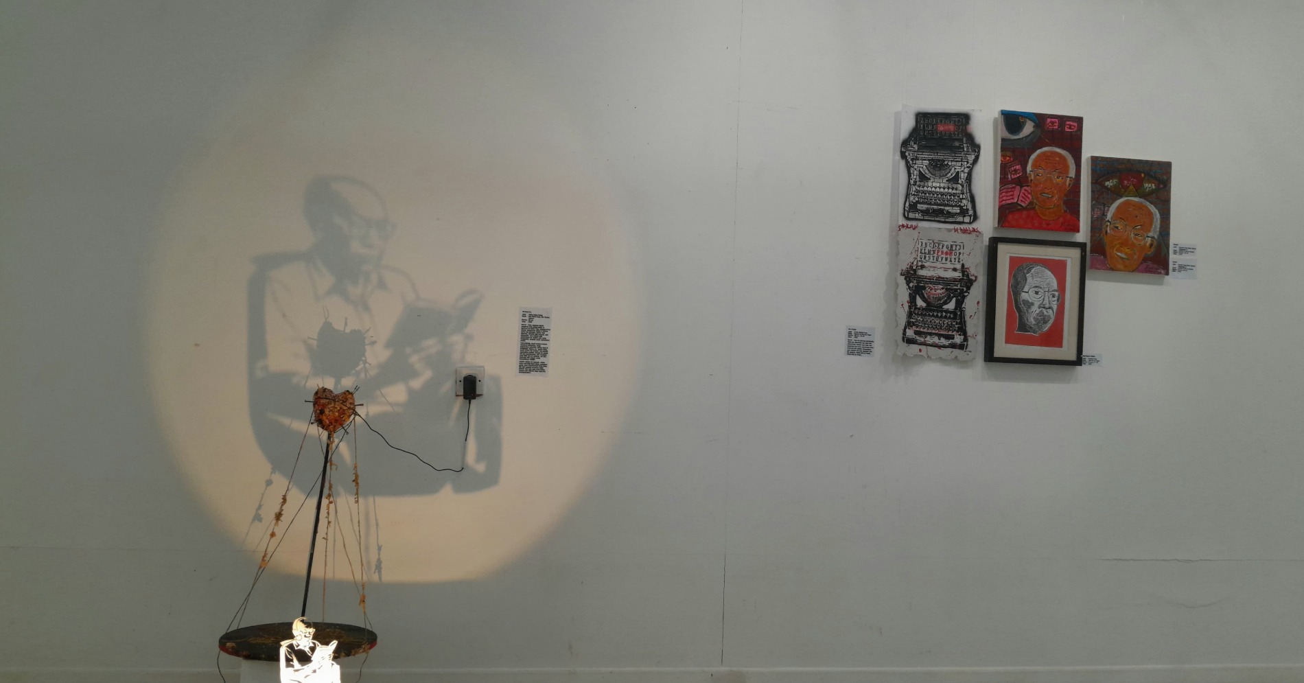 Karya bertajuk Hidup dalam Redup (kiri) dari perupa Haryono D.A