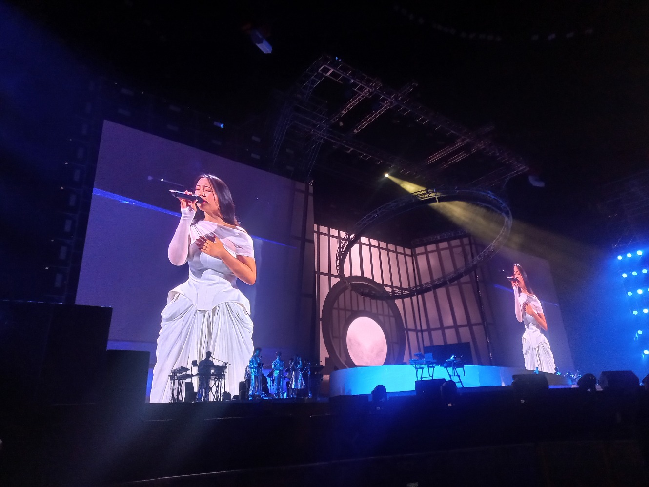 Rossa & Bernadya di konser Here I Am (Sumber gambar: Chelsea Venda/Hypeabis.id) Rossa & Bernadya di konser Here I Am (Sumber gambar: Chelsea Venda/Hypeabis.id)