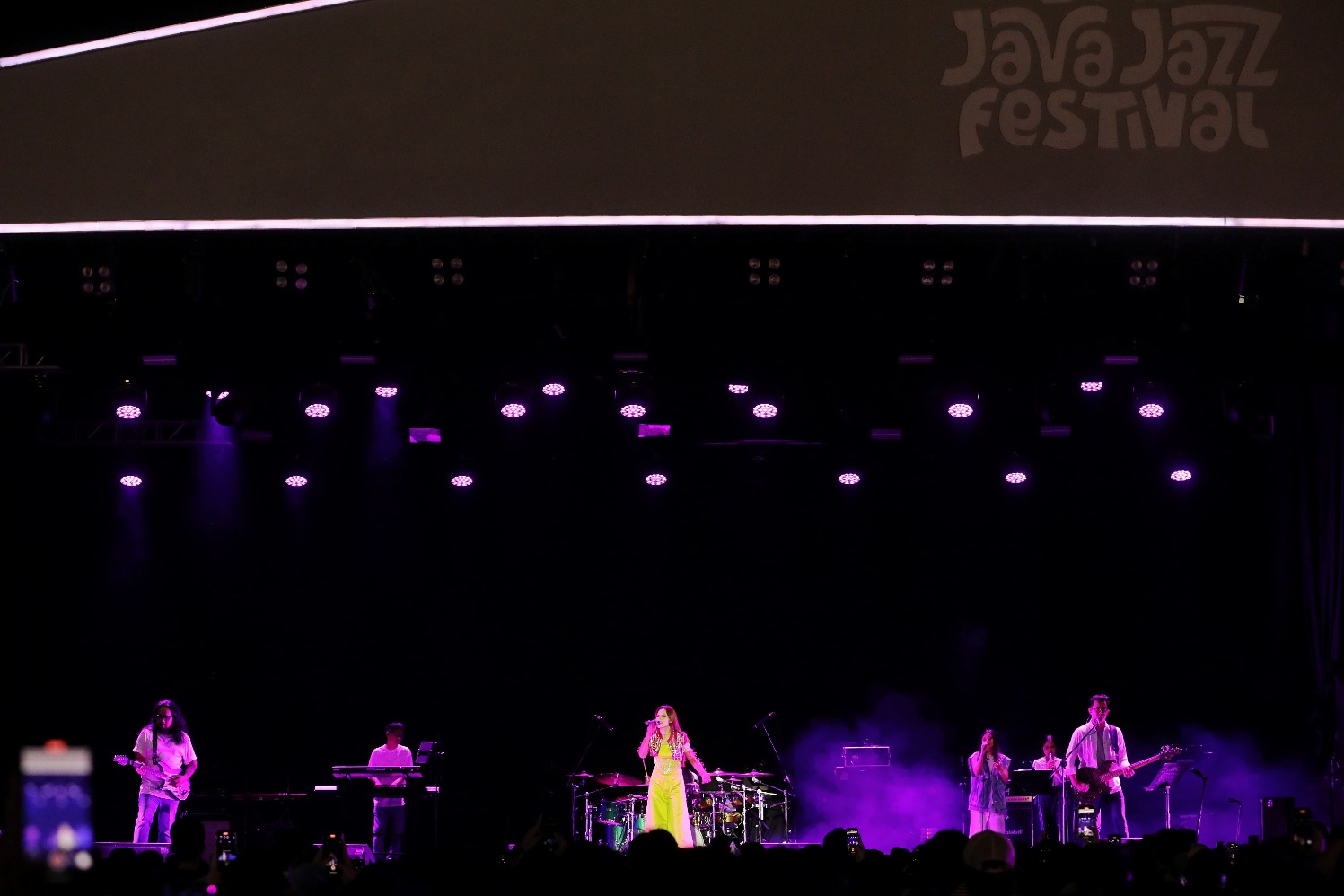 Penyanyi tampil dalam acara BNI Java Jazz Festival 2024 di JIExpo Kemayoran, Jakarta, Sabtu (25/5/2024). (Sumber gambar: JIBI/Bisnis/Eusebio Chrysnamurti)