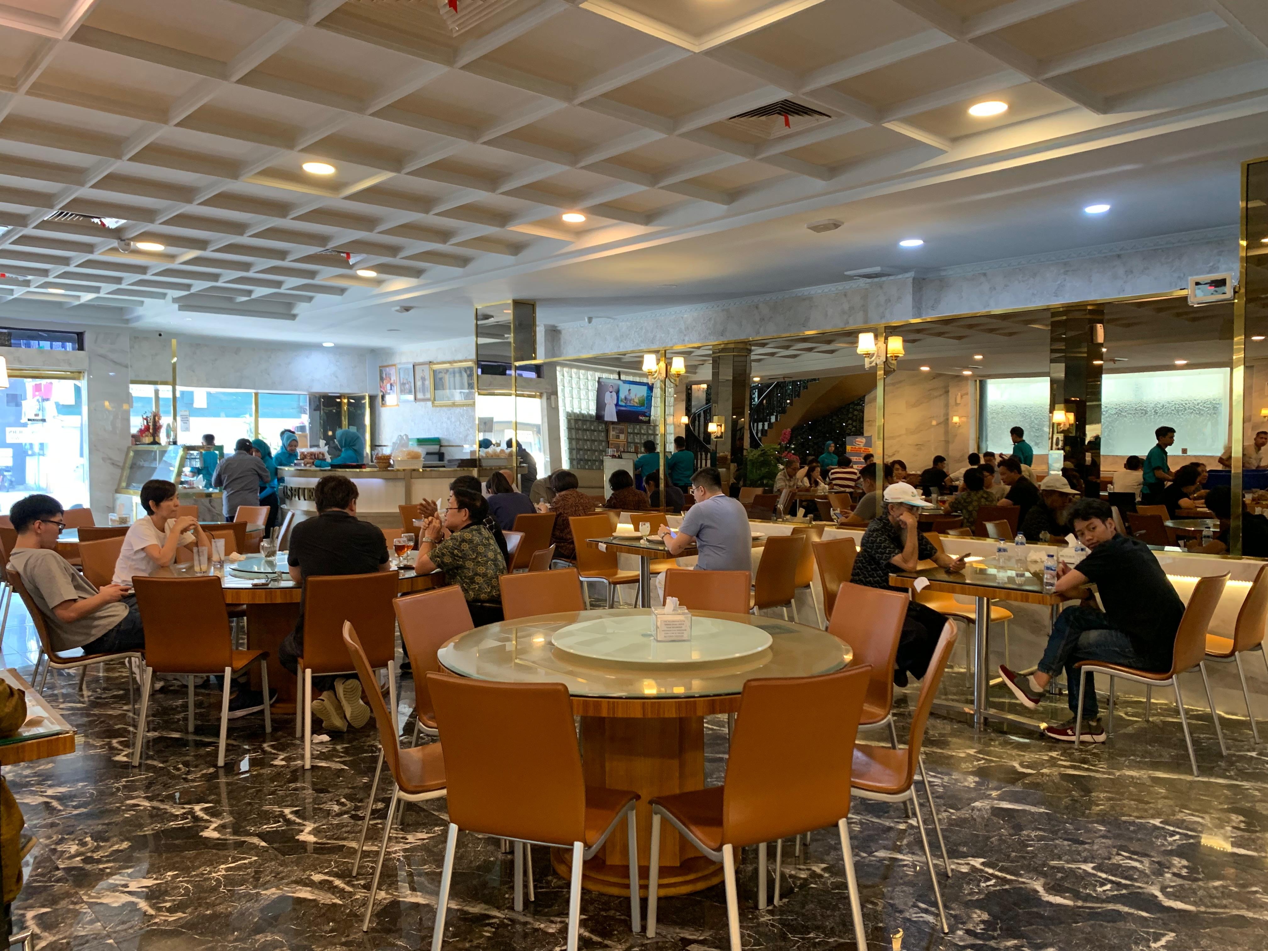 Suasana di Restoran Mirasa Medan. (Sumber gambar: Hypeabis.id/Luke Andaresta)