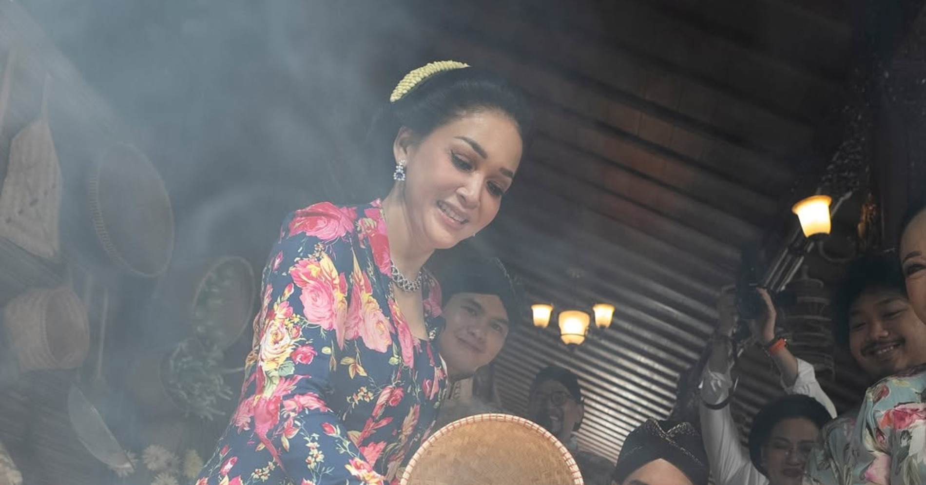 Perhiasan Maia Estianty (Sumber Foto: Instagram/@alghazali7) Perhiasan Maia Estianty (Sumber Foto: Instagram/@alghazali7)
