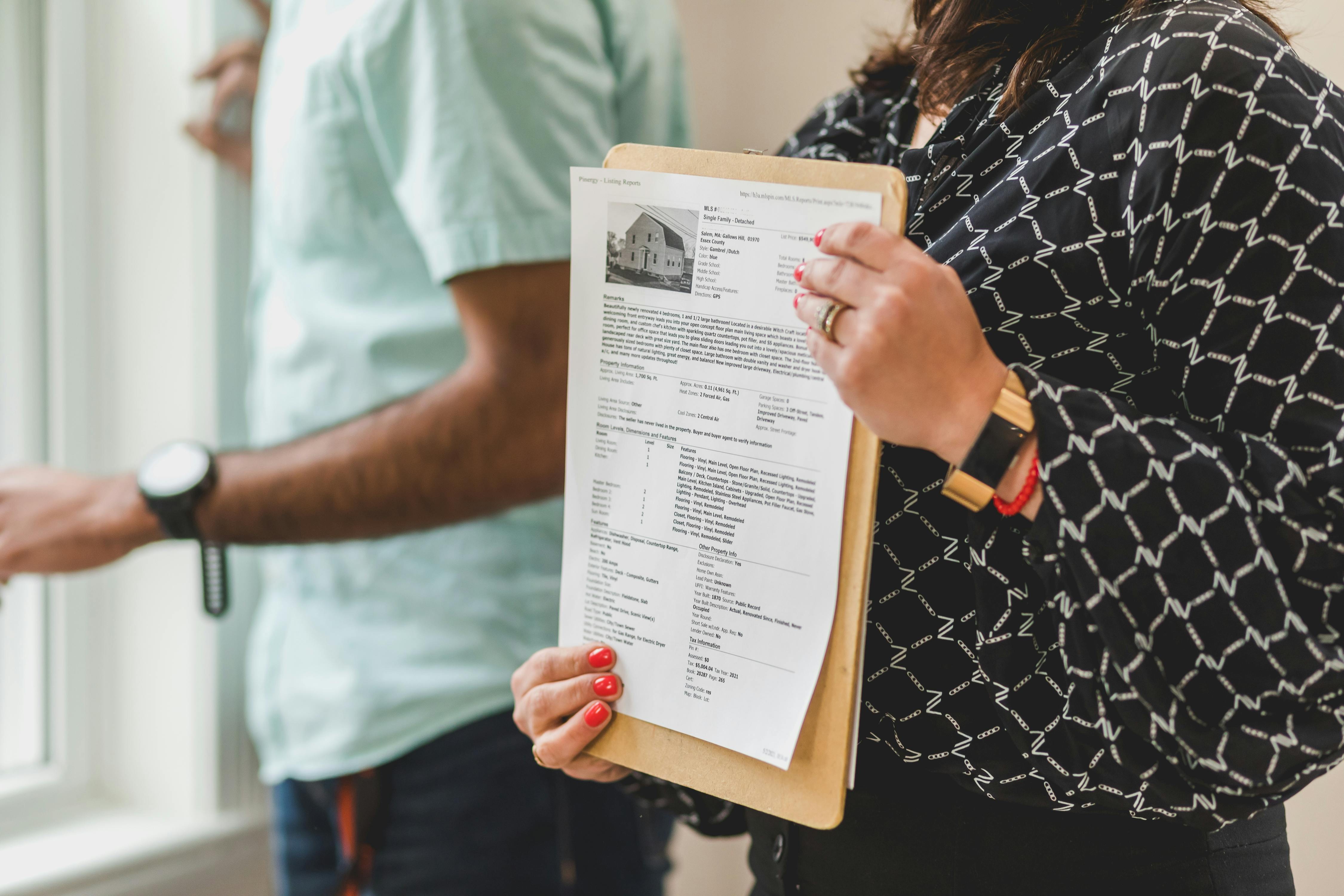 Penting untuk mengecek rumah bekas secara teliti. (Sumber gambar: Mart Production/Pexels)