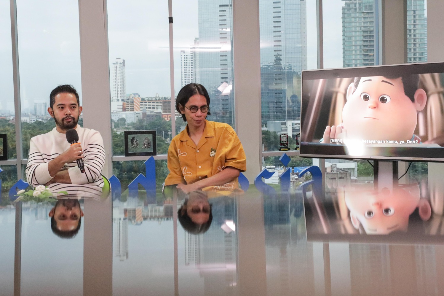 Setelah sukses dengan film animasi perdananya, Jumbo, sutradara Ryan Adriandhy mengisyaratkan ketertarikannya untuk menjajal dunia film live action. Meskipun telah membangun portofolio yang menarik di dunia animasi, Ryan tampak tak menutup kemungkinan memperluas cakupan kreatifnya. Setelah sukses dengan film animasi perdananya, Jumbo, sutradara Ryan Adriandhy mengisyaratkan ketertarikannya untuk menjajal dunia film live action. Meskipun telah membangun portofolio yang menarik di dunia animasi, Ryan tampak tak menutup kemungkinan memperluas cakupan kreatifnya.