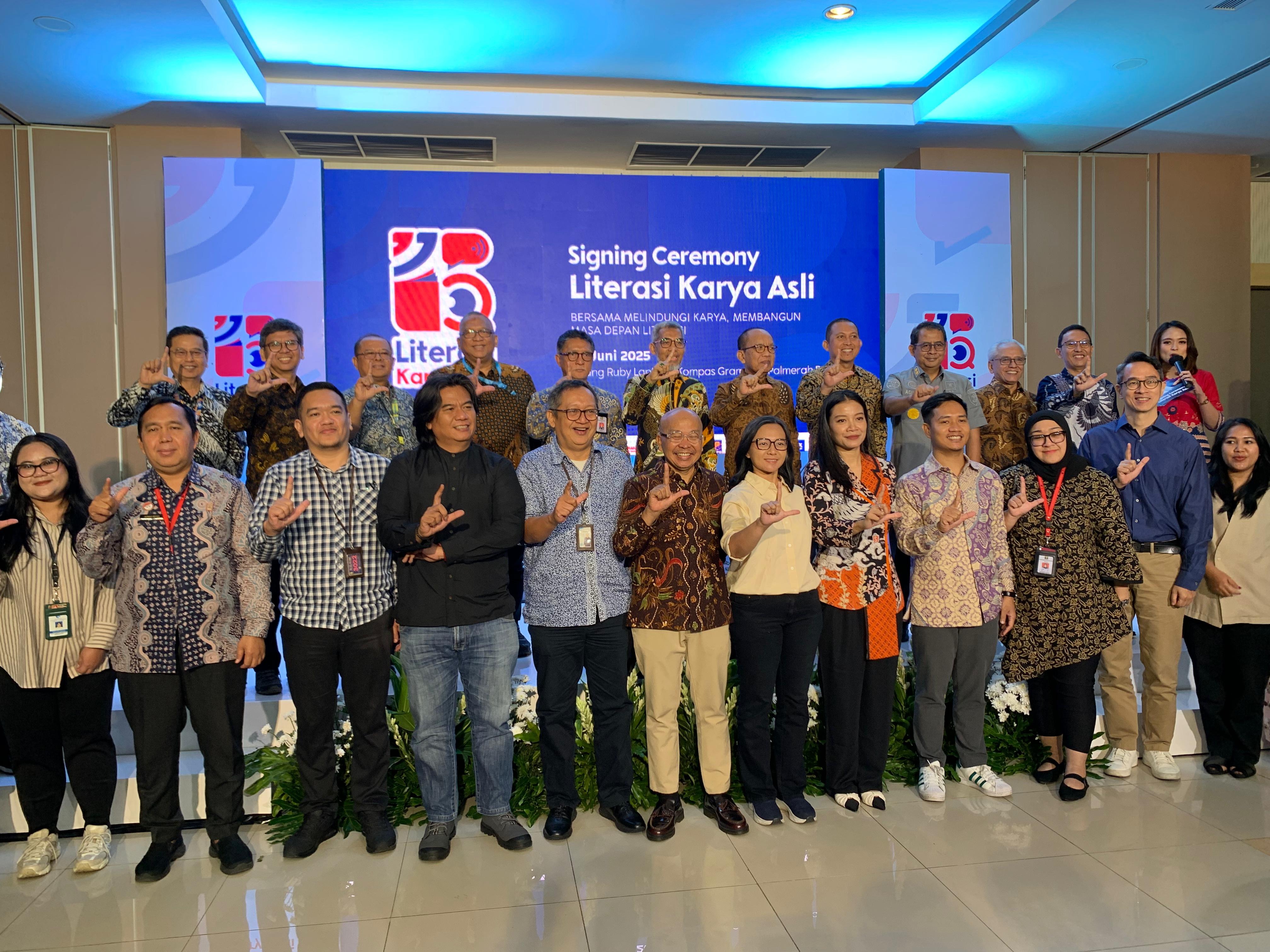 Gramedia dan Kementerian Hukum RI juga menandatangani perjanjian kerja sama untuk melawan pembajakan buku di Gedung Kompas Gramedia, Jakarta, Selasa (24/6/2025). Sumber gambar: Hypeabis.id/Luke Andaresta.