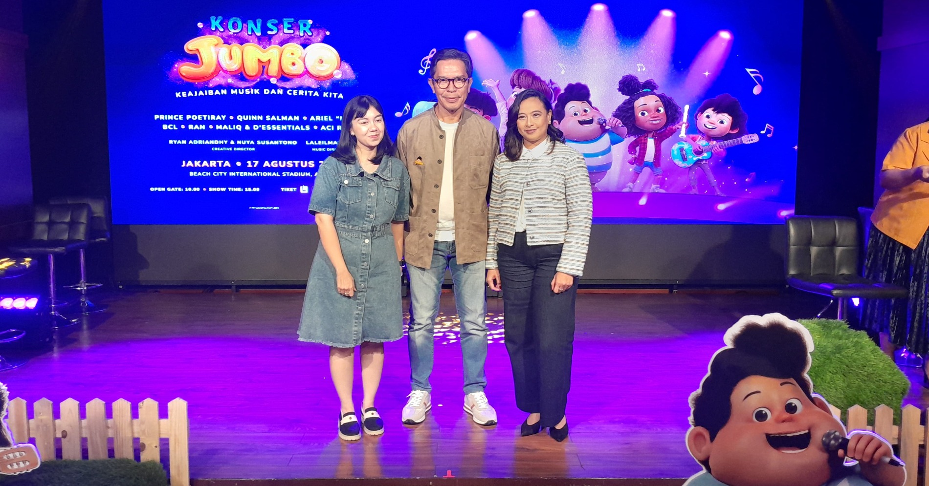 Dari kiri: Andri Verraning Ayu, CEO Antara Suara, Herry Salim, Group President & CEO Visinema Studios, dan Anggia Kharisma, Chief Content Officer Visinema Studios berfoto usai konferensi pers di Jakarta, Rabu Dari kiri: Andri Verraning Ayu, CEO Antara Suara, Herry Salim, Group President & CEO Visinema Studios, dan Anggia Kharisma, Chief Content Officer Visinema Studios berfoto usai konferensi pers di Jakarta, Rabu