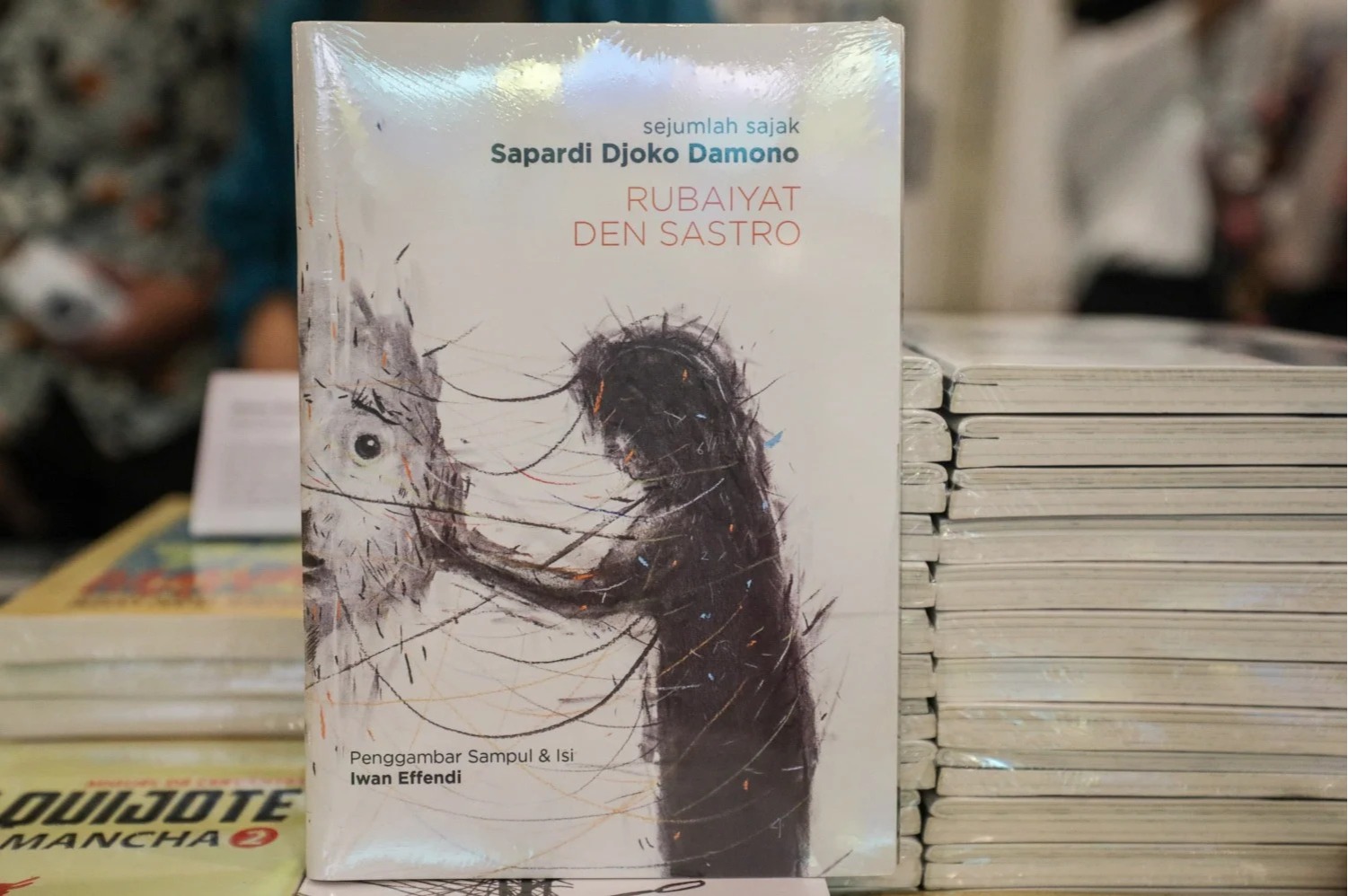 Buku Sejumlah Sajak Sapardi Djoko Damono, Rubaiyat Den Sastro. (Sumber gambar: Hypeabis.id/Arief Hermawan P ) Buku Sejumlah Sajak Sapardi Djoko Damono, Rubaiyat Den Sastro. (Sumber gambar: Hypeabis.id/Arief Hermawan P )