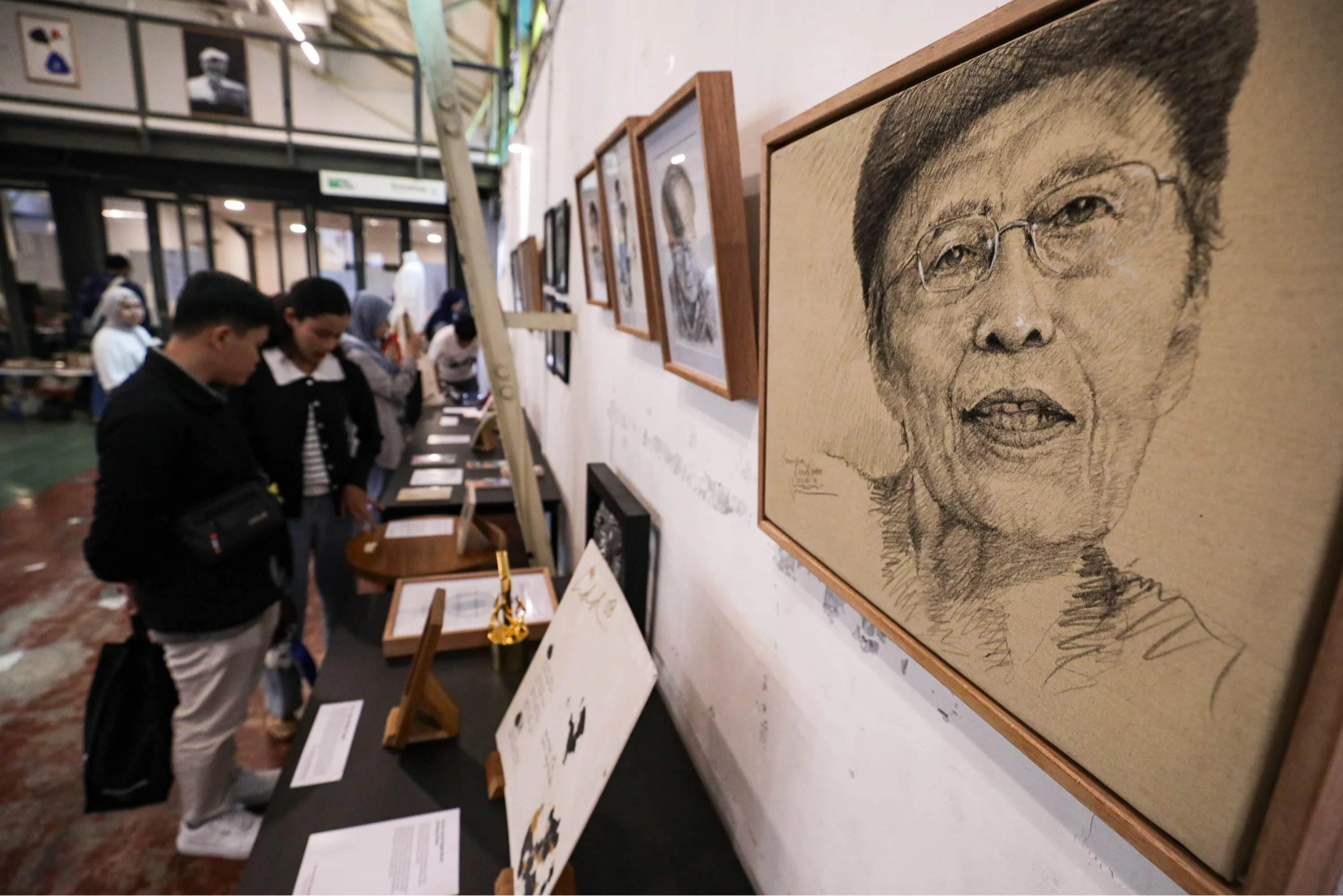 Pameran mini Sapardi Djoko Damono di M Bloc Space, Minggu (29/6/2025). Sumber gambar: Hypeabis.id/Arief Hermawan P.