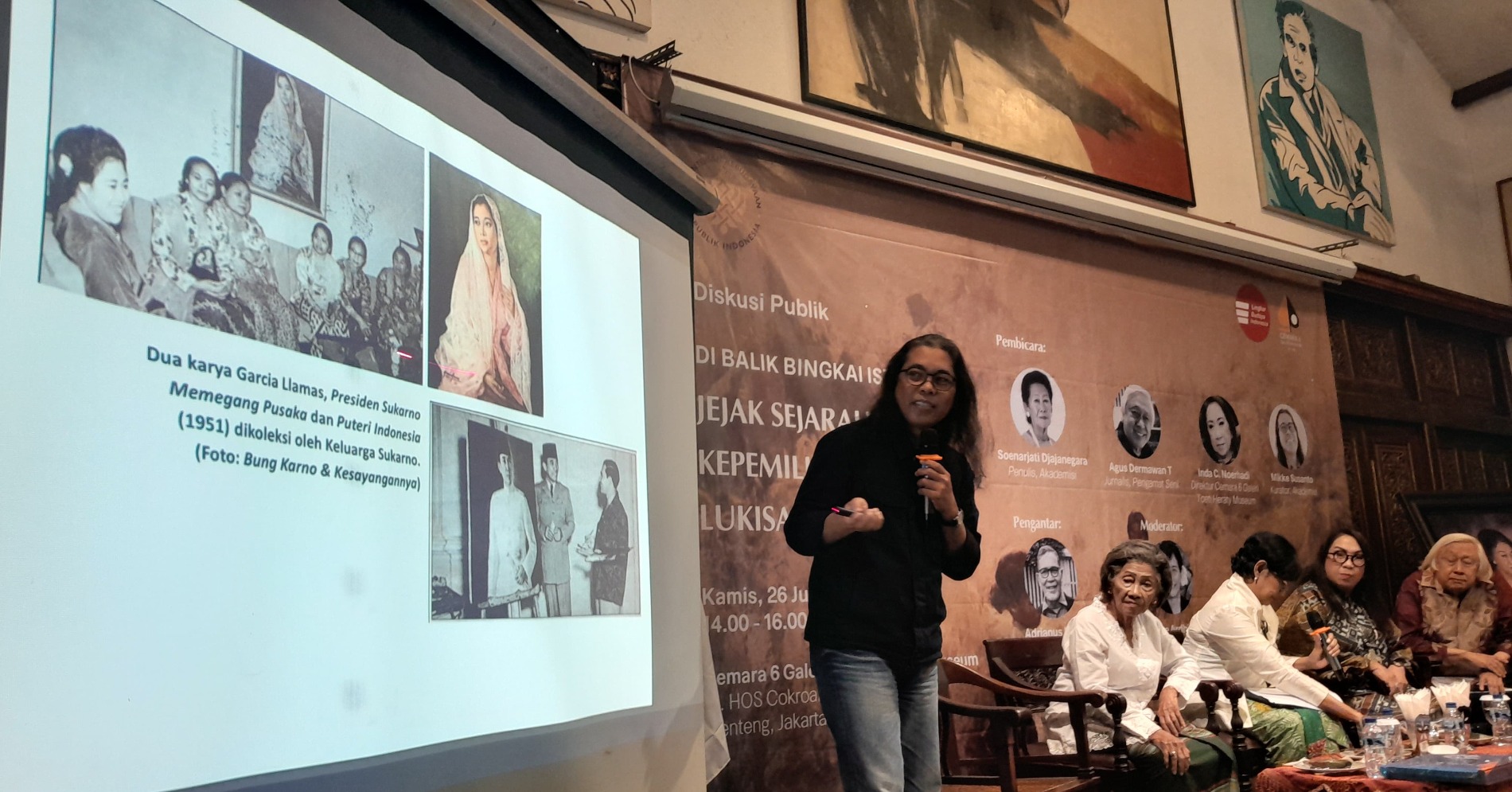 Dari kiri Mikke Susanto, Soenarjati Djajanegara, Yuke Ardhiati, Inda C. Noerhadi, dan Agus Dermawan T (sumber gambar: Hypeabis.id/Prsetyo Agung Ginanjar) Dari kiri Mikke Susanto, Soenarjati Djajanegara, Yuke Ardhiati, Inda C. Noerhadi, dan Agus Dermawan T (sumber gambar: Hypeabis.id/Prsetyo Agung Ginanjar)