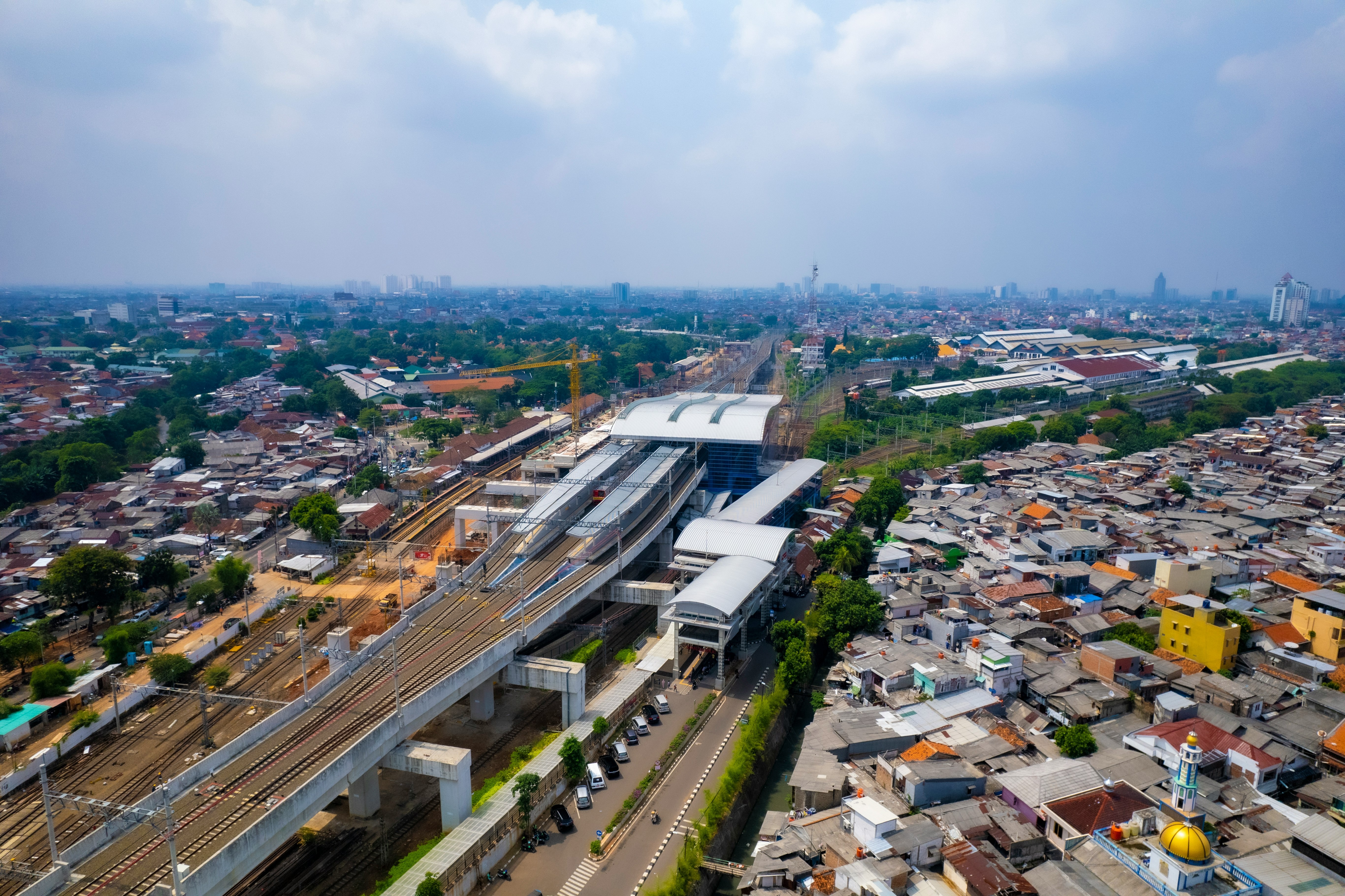 Ilustrasi permukiman di Kota Jakarta. (Sumber gambar: Revtl Projects/Unsplash) 
