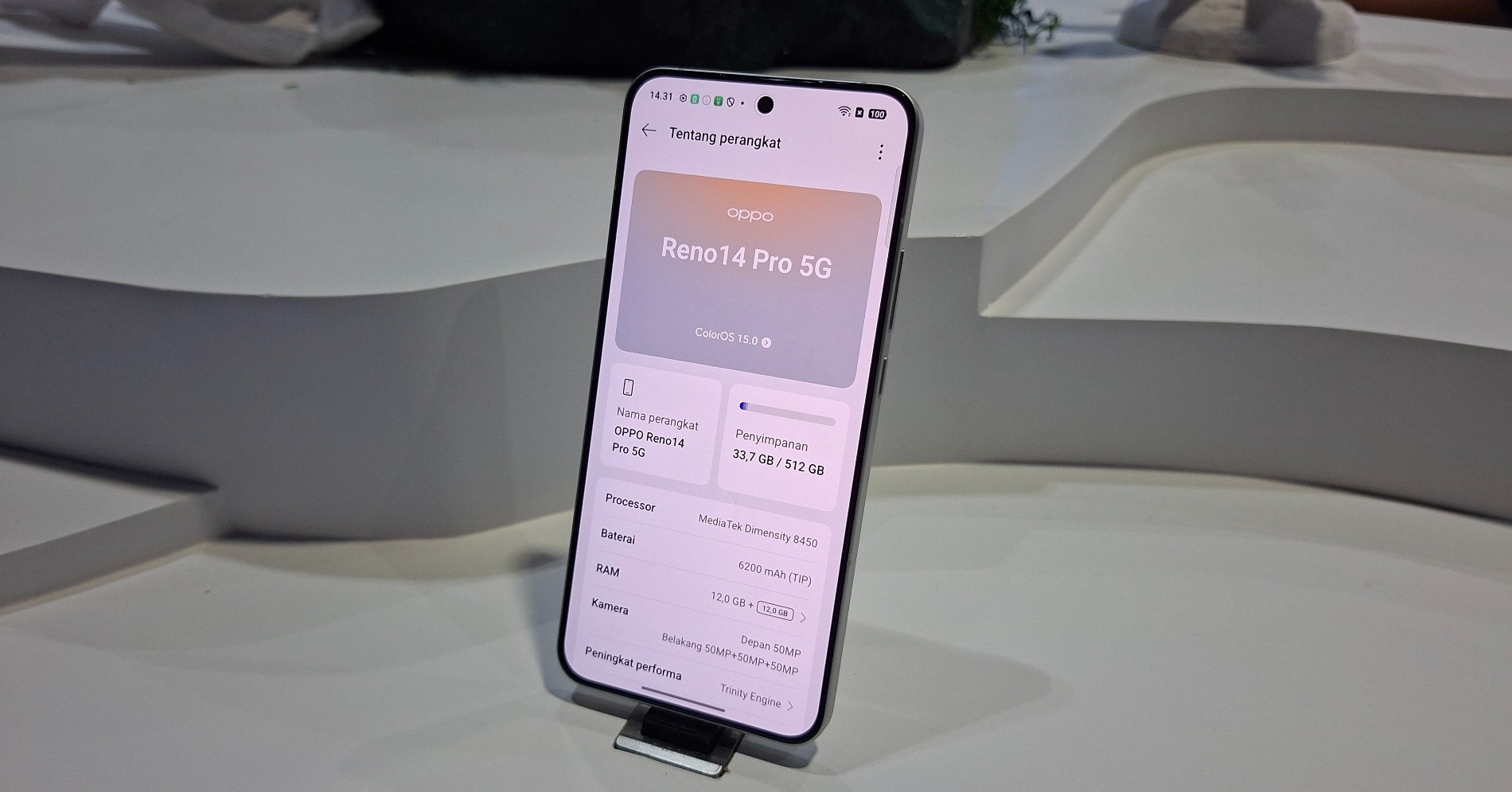  Oppo Reno 14 Pro. (Sumber foto: Desyinta Nuraini/Hypeabis.id)