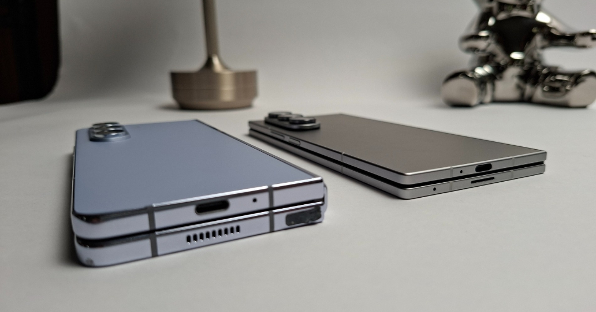 Perbedaan tebal Galaxy Z Fold 6 dan Galaxy Z Fold 7. (Sumber gambar: Desyinta Nuraini/Hypeabis.id)