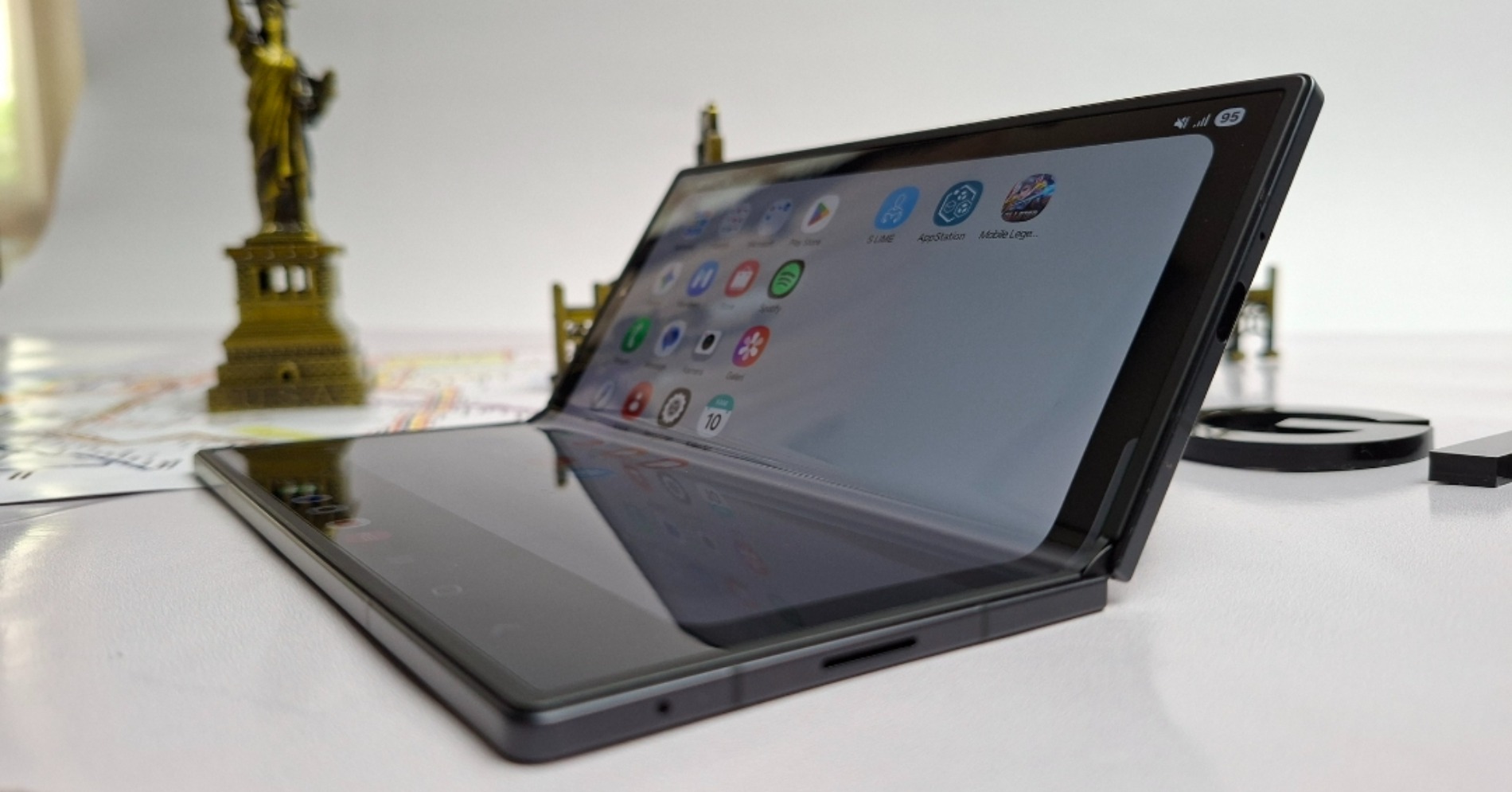 Tampilan Galaxy Z Fold 7. (Sumber gambar: Desyinta Nuraini/Hypeabis.id)