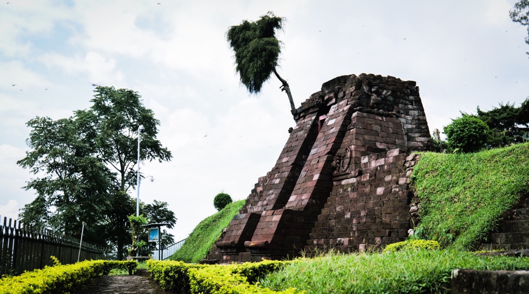 Candi Sukuh (Sumber gambar: Wonderful Kemenparekraf RI)