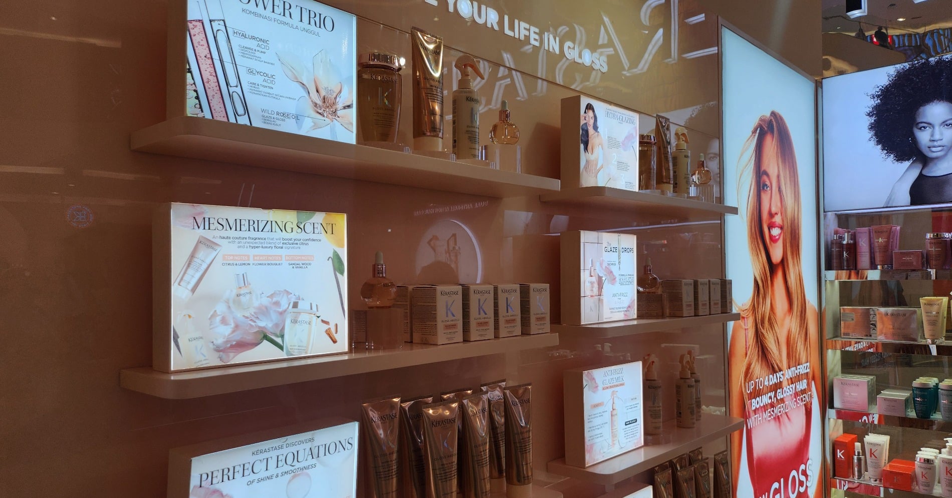 Pop Up Experience The World of Gloss (Sumber Foto: Hypeabis.id/Kintan Nabila) Pop Up Experience The World of Gloss (Sumber Foto: Hypeabis.id/Kintan Nabila)