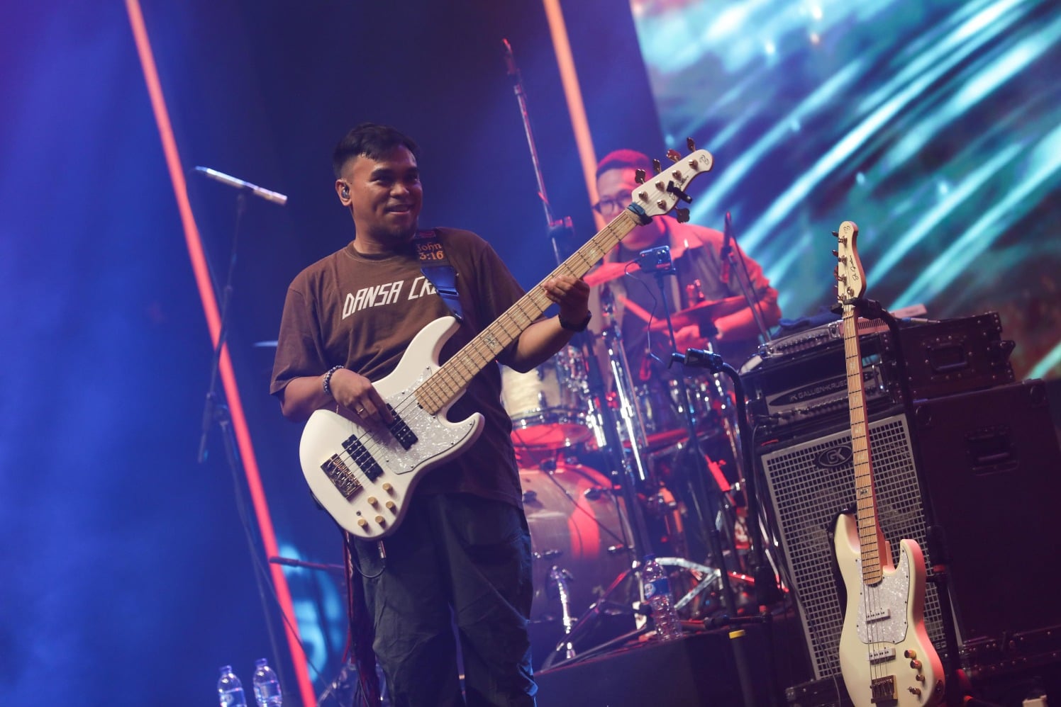 Musisi Barry Likumahuwa and The Rhythm Service saat tampil di sebuah festival (Sumber gambar: JIBI/Bisnis/Himawan L Nugraha)