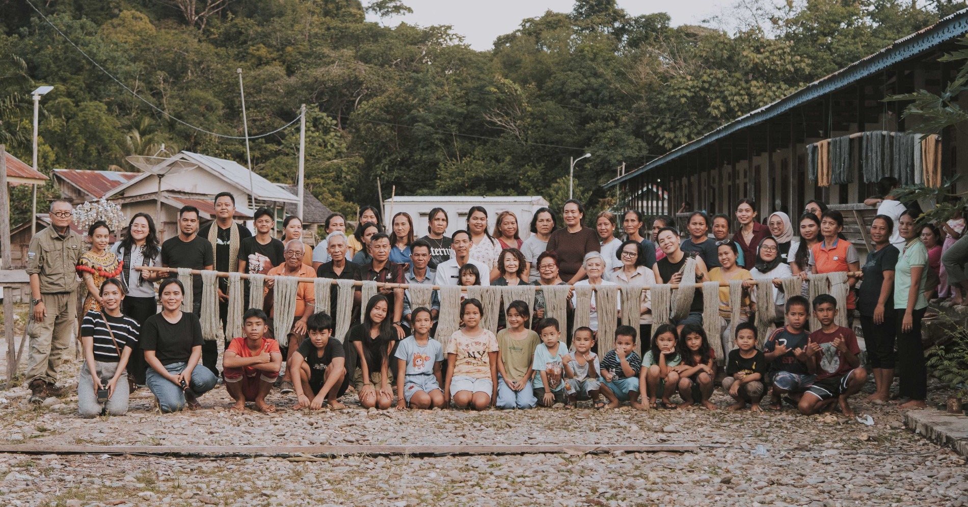 Masyarakat Kapuas Hulu (Sumber Foto: Yayasan Kawan Lama)