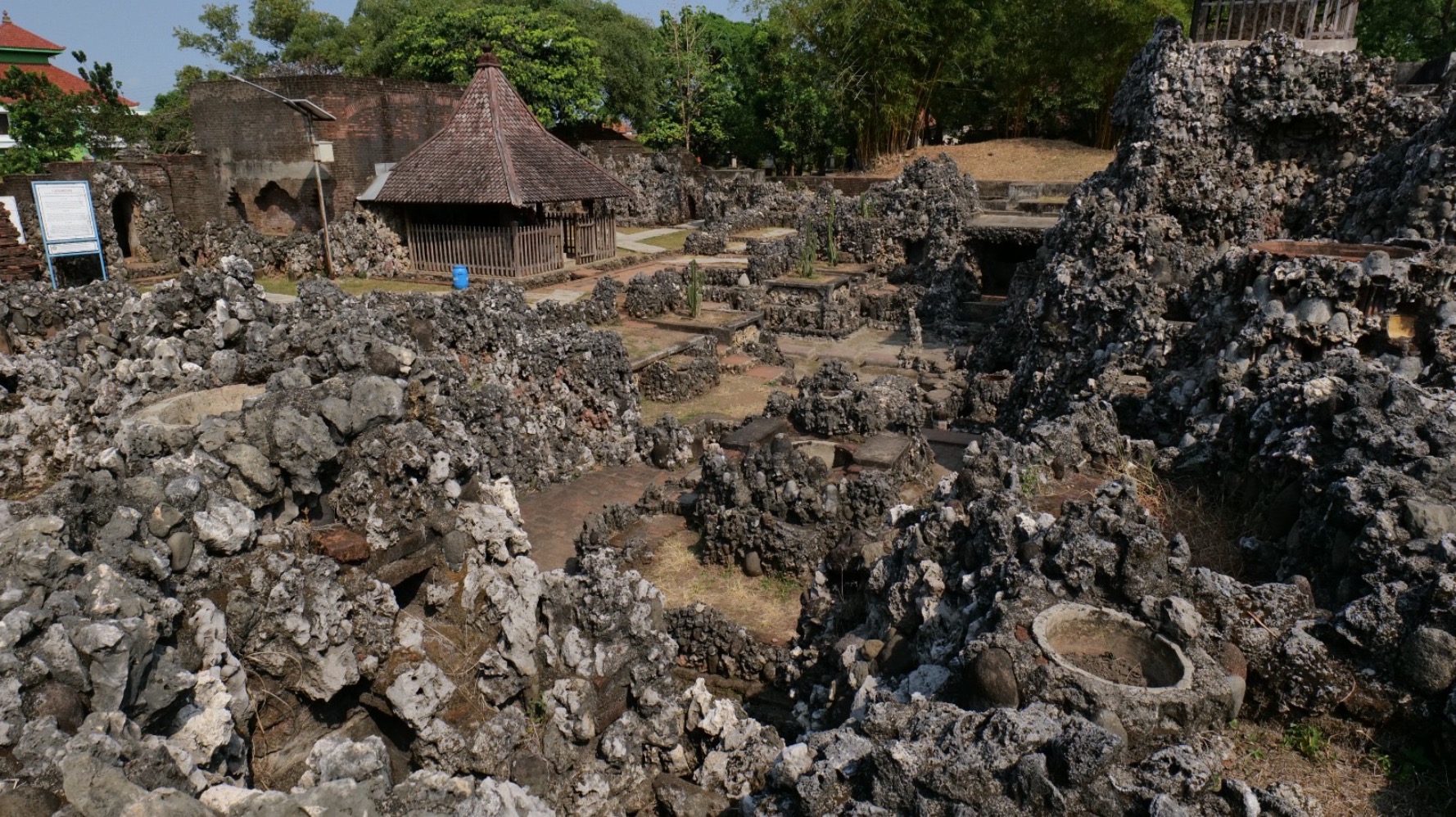 Gua Sunyaragi (Sumber gambar: Wonderful Kemenparekraf RI)