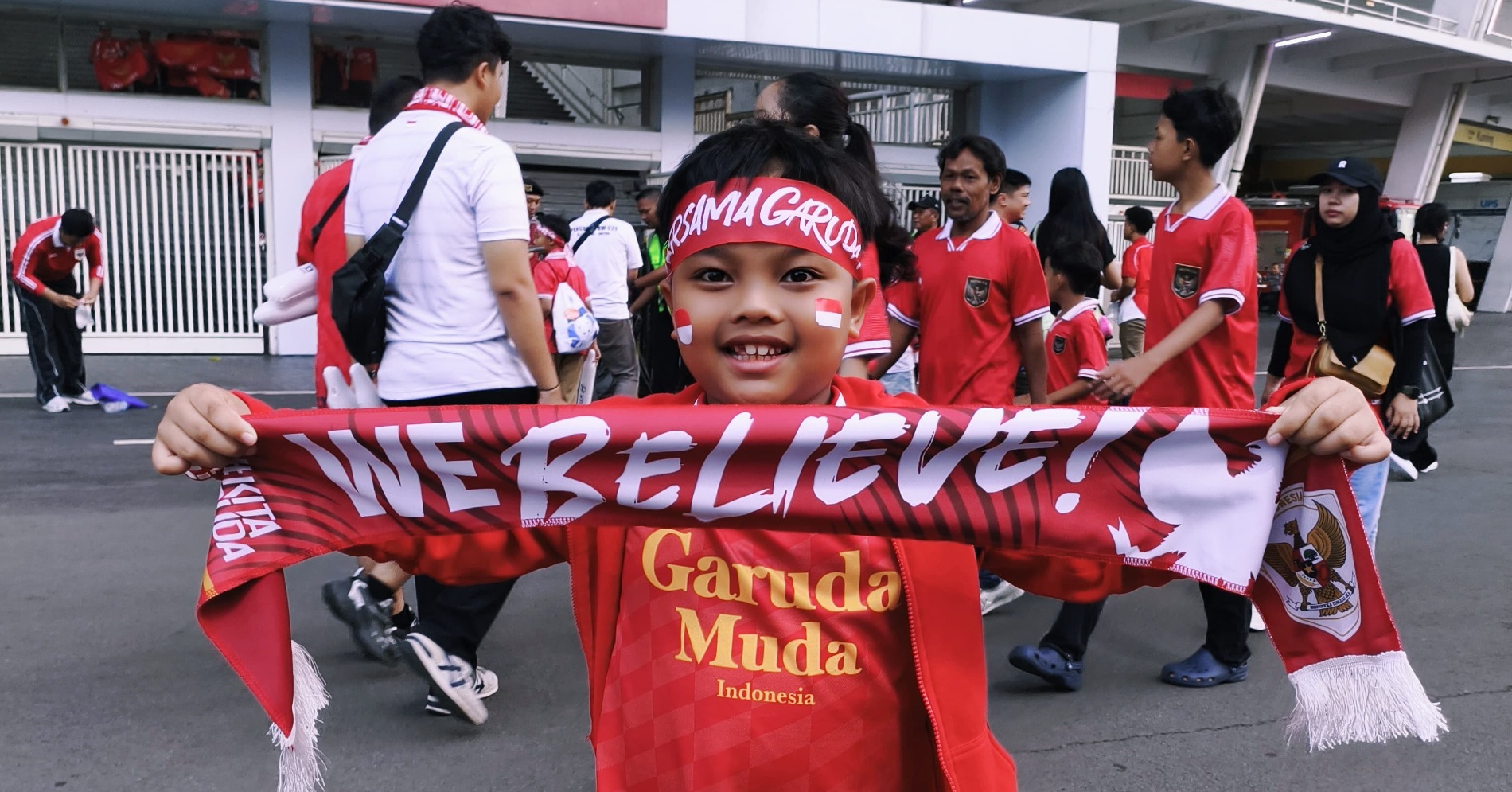 Suporter cilik Daffa Ghossan Alvarez (sumber : Dewi Andriani) 