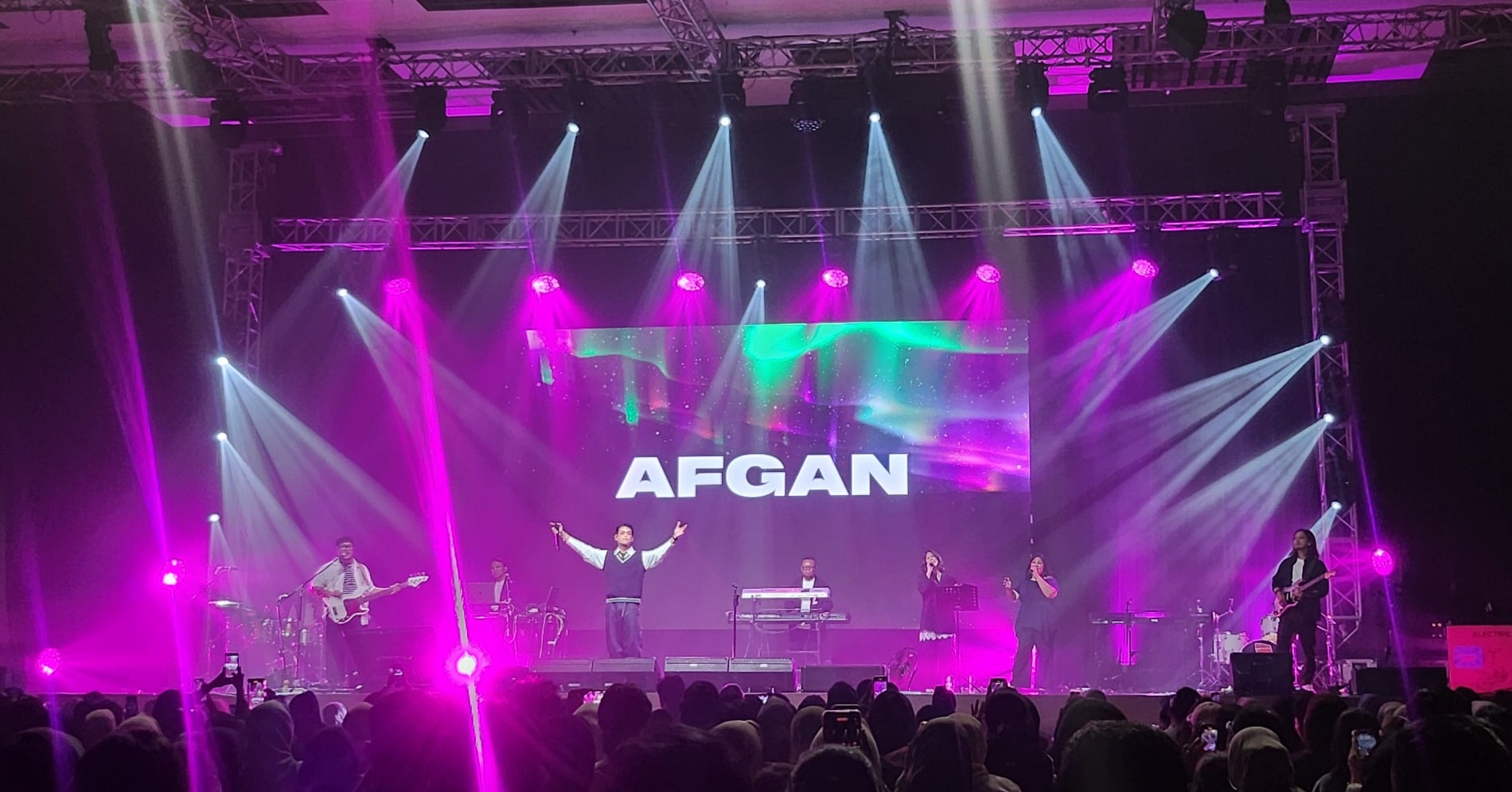 Penampilan Afgan di NANT Showcase Experience (Sumber Foto: Hypeabis.id/Kintan Nabila)