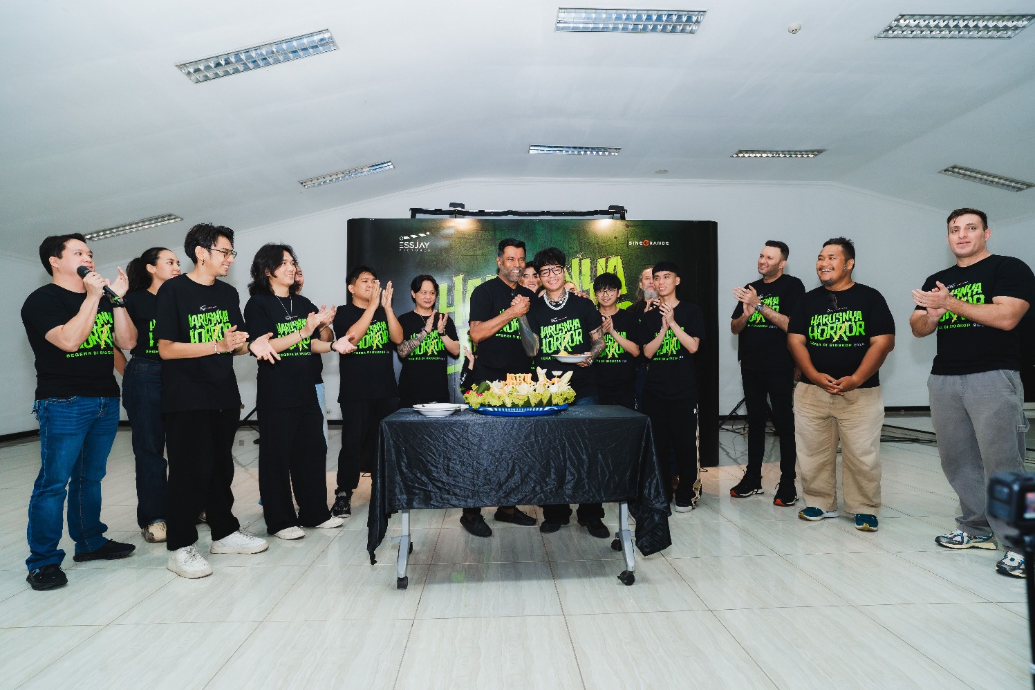 Syukuran film Harusnya Horor karya Reza Arap (Sumber gambar: ESS Jay Pictures/Poplicist)