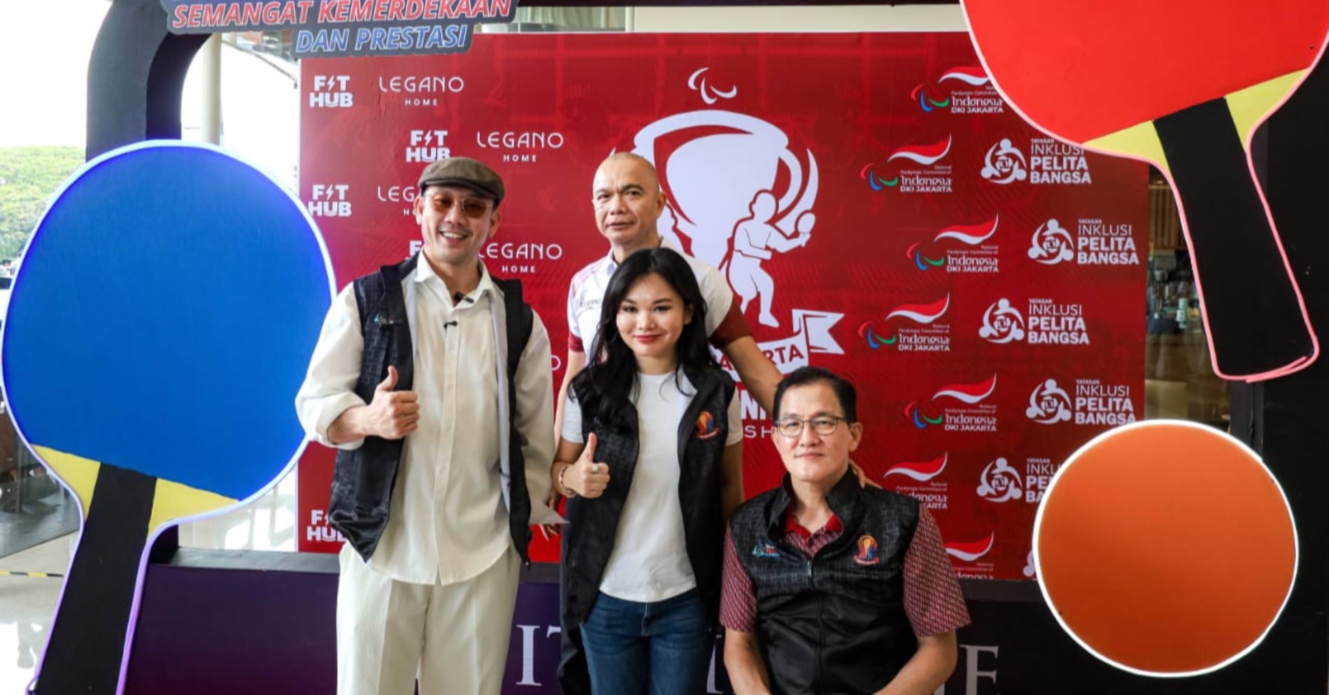 Yasin Onasie, Ketua NPCI DKI Jakarta berpose bersama Ketua Pelaksana Cahaya Manthovani, Chef de Mission Paralimpiade, Reda Manthovani, dan Denny Sumargo (sumber : NPCI DKI Jakarta) Yasin Onasie, Ketua NPCI DKI Jakarta berpose bersama Ketua Pelaksana Cahaya Manthovani, Chef de Mission Paralimpiade, Reda Manthovani, dan Denny Sumargo (sumber : NPCI DKI Jakarta)