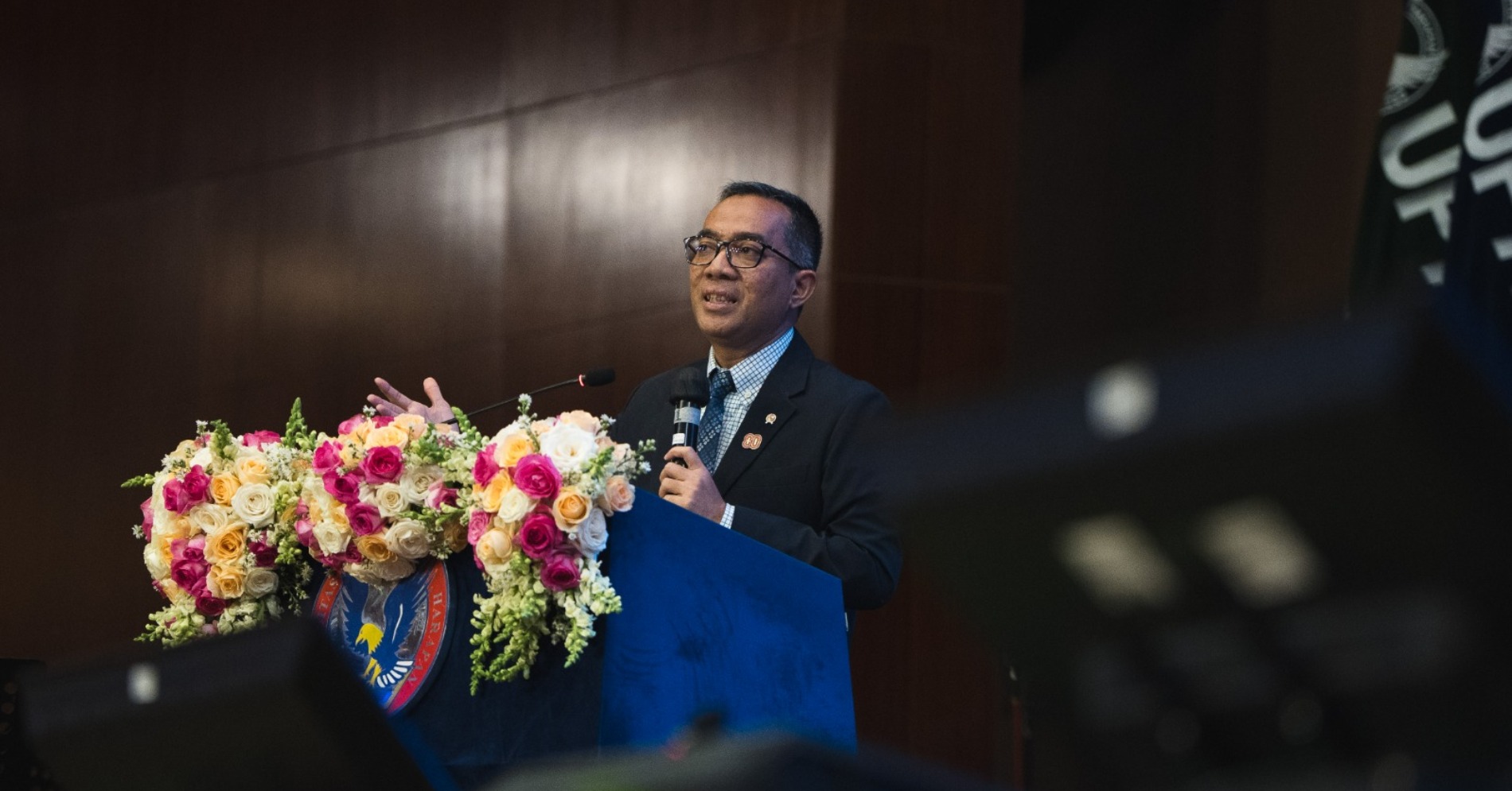 Mendiktisaintek Brian Yuliarto berpidato di depan mahasiswa UPH (Sumber gambar: UPH) Mendiktisaintek Brian Yuliarto berpidato di depan mahasiswa UPH (Sumber gambar: UPH)