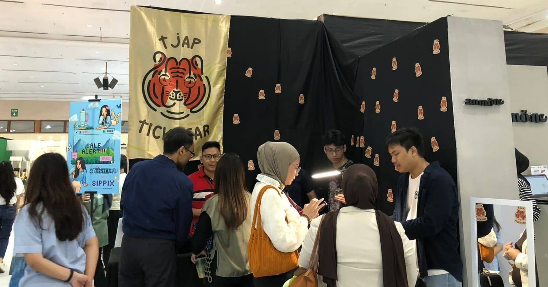 Booth Tjap Tickgear. Sumber gambar: Hypeabis.id/Aisyah Putri Maulidina.
