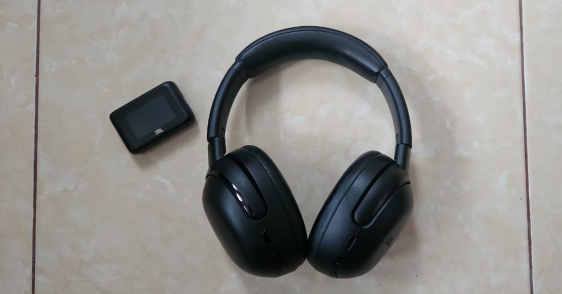 JBL Tour One M3 (Sumber gambar: Hypeabis.id/Syaiful M) JBL Tour One M3 (Sumber gambar: Hypeabis.id/Syaiful M)