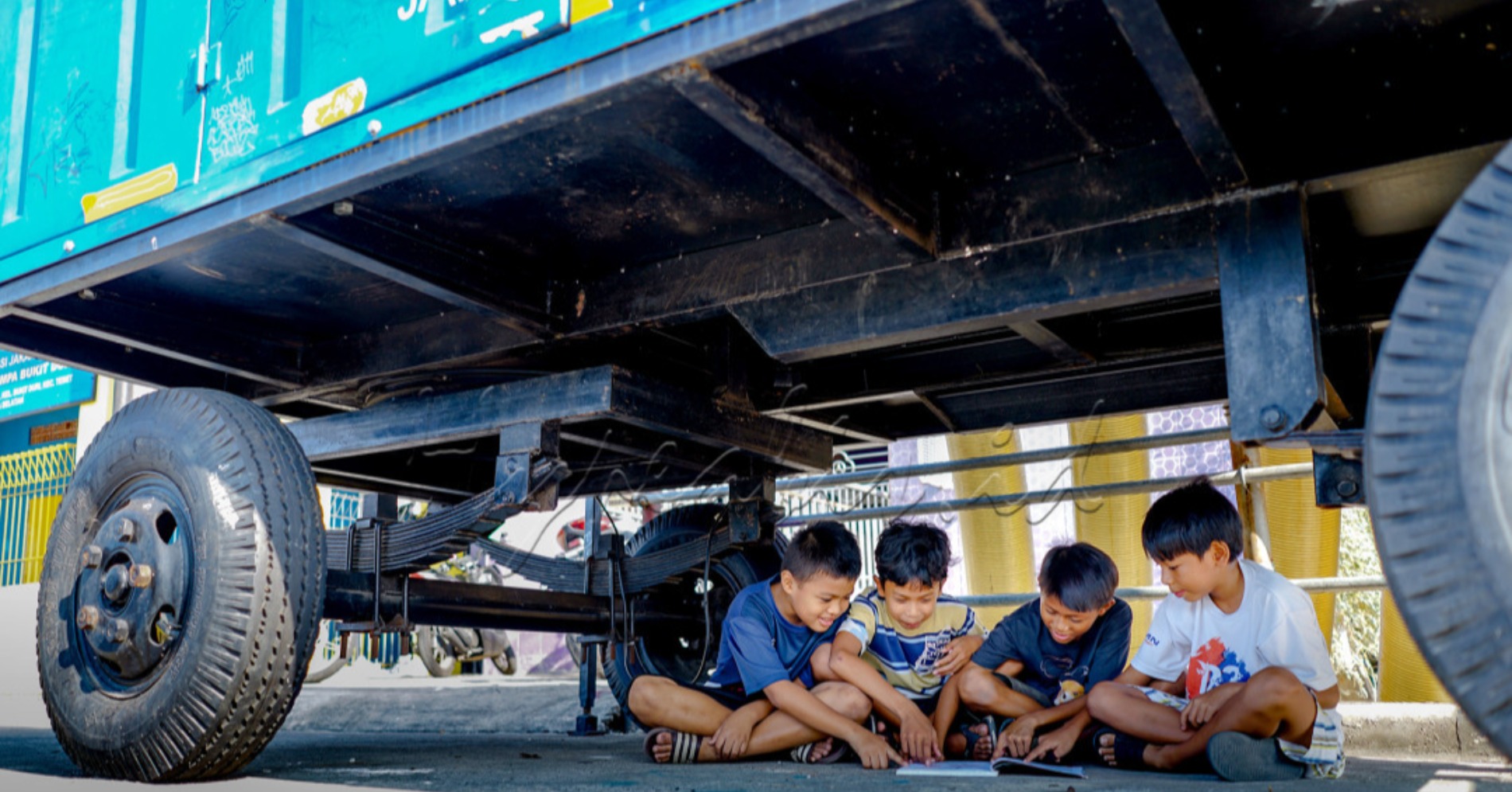 Semangat membaca anak-anak (Sumber gambar: Hypeabis.id/Noel Snpr) Semangat membaca anak-anak (Sumber gambar: Hypeabis.id/Noel Snpr)