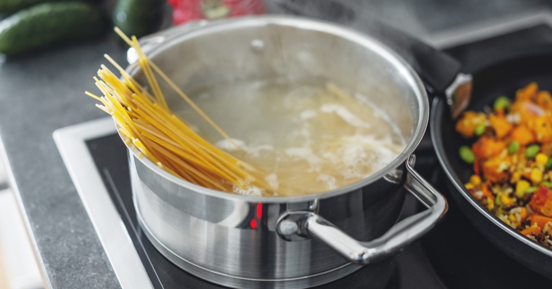 Stainless Steel (Sumber Foto: Freepik/valeria_aksakova)