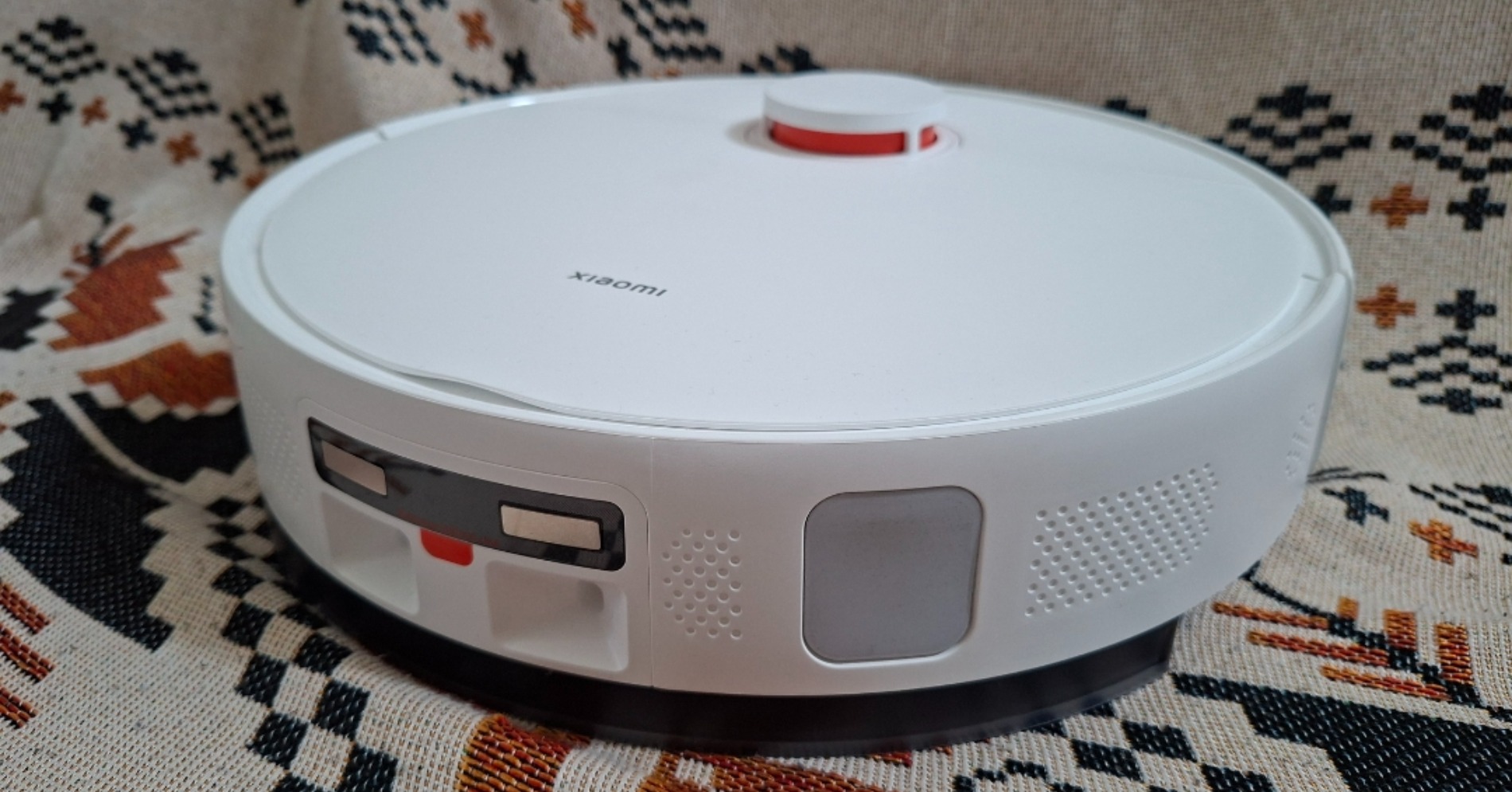 Xiaomi robot vacuum H40. (Sumber gambar: Desyinta Nuraini/Hypeabis.id) Xiaomi robot vacuum H40. (Sumber gambar: Desyinta Nuraini/Hypeabis.id)