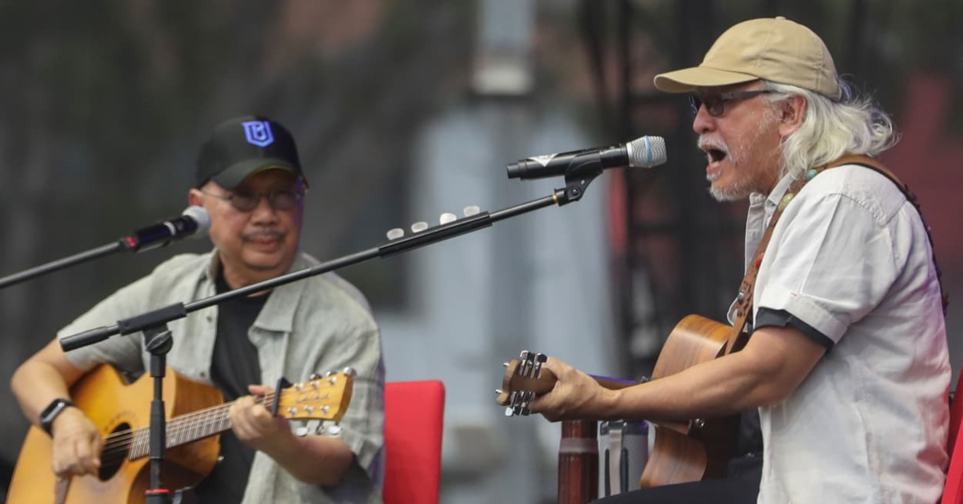 Ebiet G Ade dan Iwan Fals di panggung Pestapora 2025 (Sumber gambar: ) Ebiet G Ade dan Iwan Fals di panggung Pestapora 2025 (Sumber gambar: )