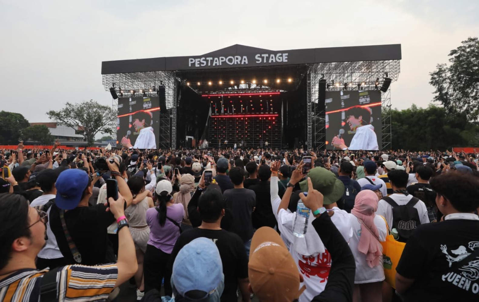 Sheila On 7 tampil pada hari kedua Pestapora 2025 di Jakarta, Sabtu (6/9/2025). (Sumber Gambar: Hypeabis.id/Eusebio Chrysnamurti) Sheila On 7 tampil pada hari kedua Pestapora 2025 di Jakarta, Sabtu (6/9/2025). (Sumber Gambar: Hypeabis.id/Eusebio Chrysnamurti)