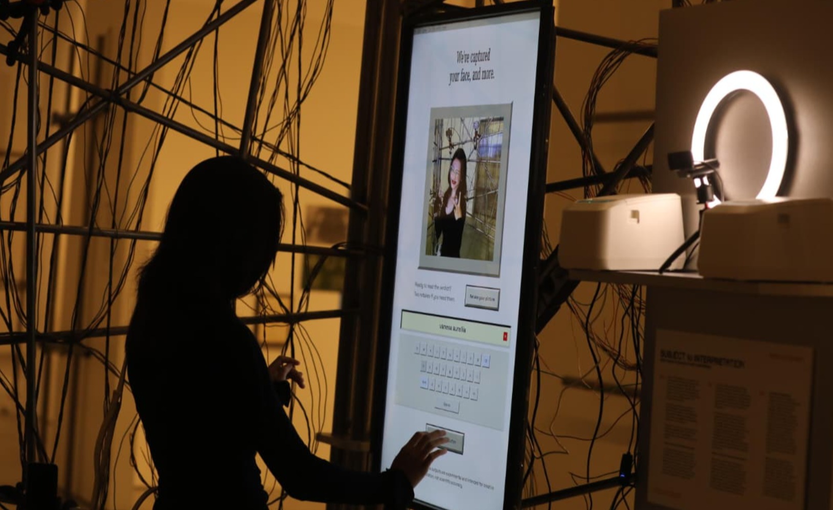 Pengunjung berinteraksi dengan karya Subject to Interpretation (2025) dari Playlist X Interactive & Hektra pada pameran Jakarta International Photo Festival (JIPFest) 2025 di Taman Ismail Marzuki (TIM), Jakarta, Jumat (12/9/2025). 