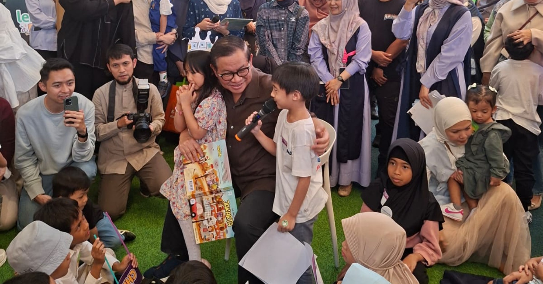 Pramono Anung dalam acara Hari Literasi Internasional (sumber : BATAS Group)
