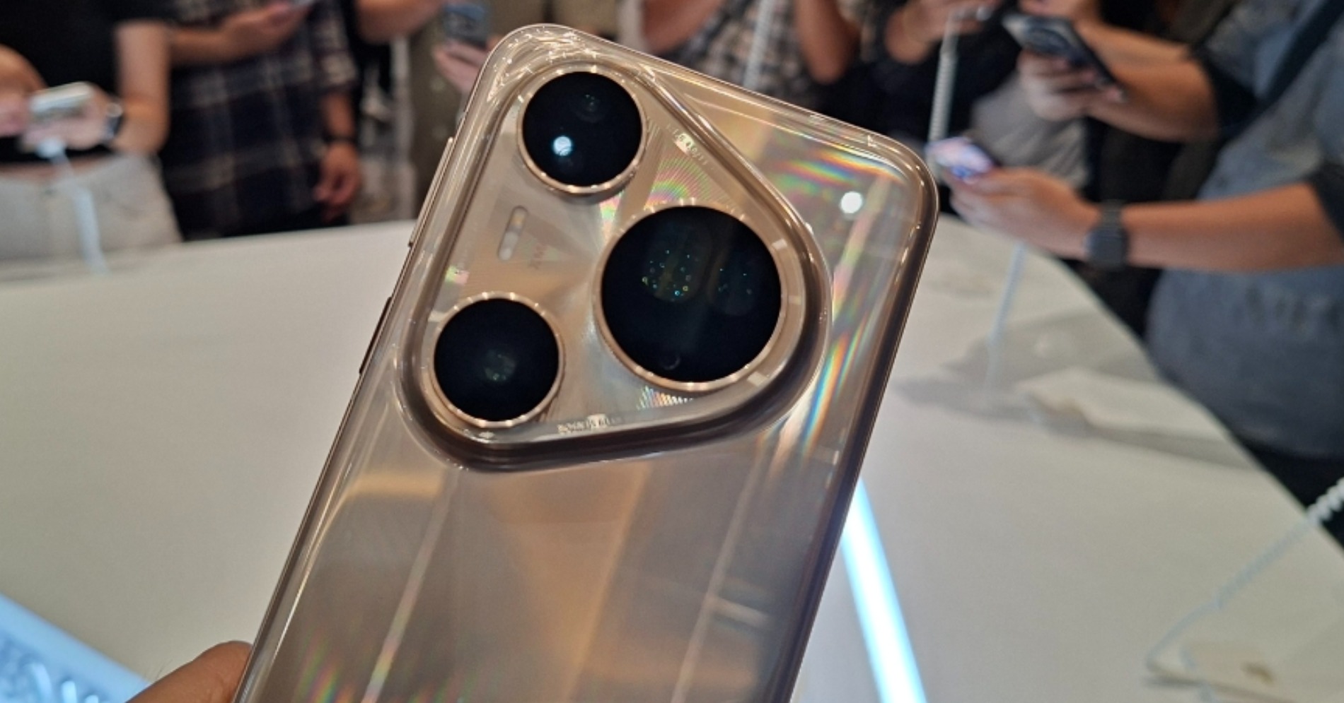 Huawei Pura 80 Ultra. (Sumber gambar: Desyinta Nuraini/Hypeabis.id)