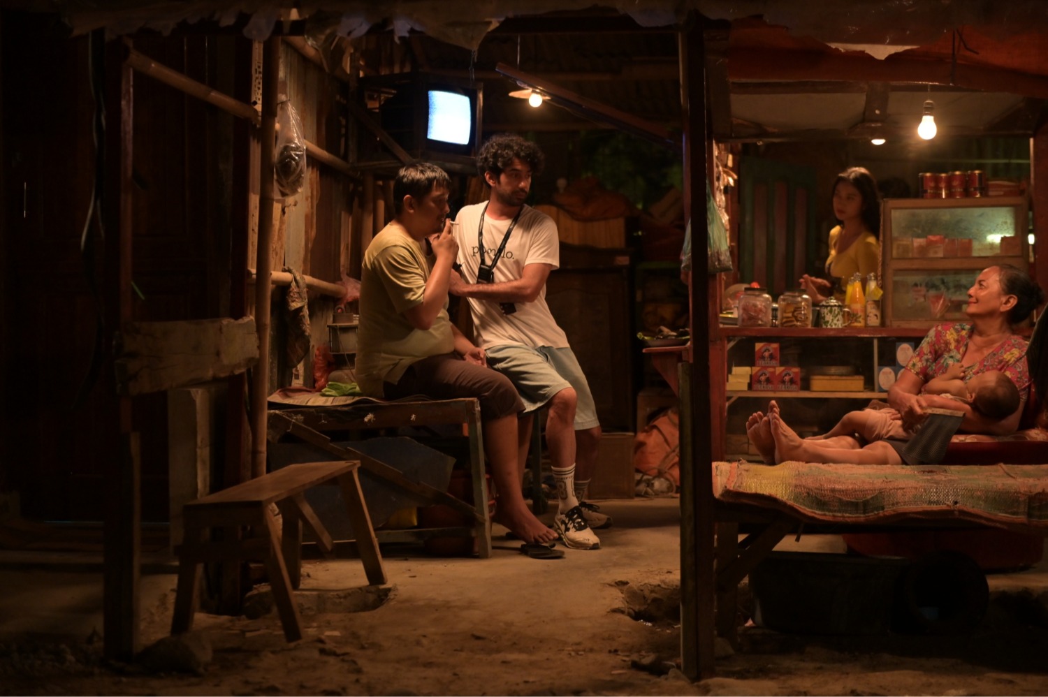 BTS Film Pangku (Sumber gambar: dok PH Gambar Gerak) BTS Film Pangku (Sumber gambar: dok PH Gambar Gerak)
