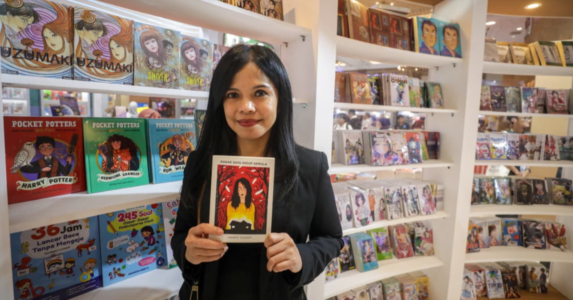 Hypeabis.id/Arief Hermawan P GRAMEDIA IIBF 2025 Senior Editor Gramedia Pustaka Utama Mirna Yulistianti berpose saat pameran Indonesia International Book Fair (IIBF) 2025 di Jakarta, Rabu (24/9/2025). Hypeabis.id/Arief Hermawan P GRAMEDIA IIBF 2025 Senior Editor Gramedia Pustaka Utama Mirna Yulistianti berpose saat pameran Indonesia International Book Fair (IIBF) 2025 di Jakarta, Rabu (24/9/2025).